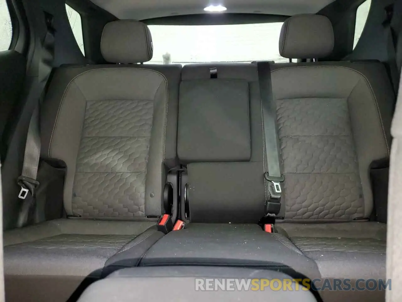 10 Photograph of a damaged car 2GNAXUEV1L6186775 CHEVROLET EQUINOX 2020