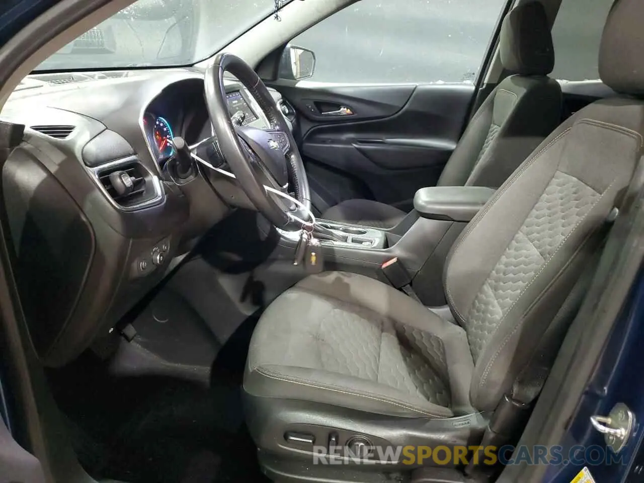 7 Photograph of a damaged car 2GNAXUEV1L6186775 CHEVROLET EQUINOX 2020