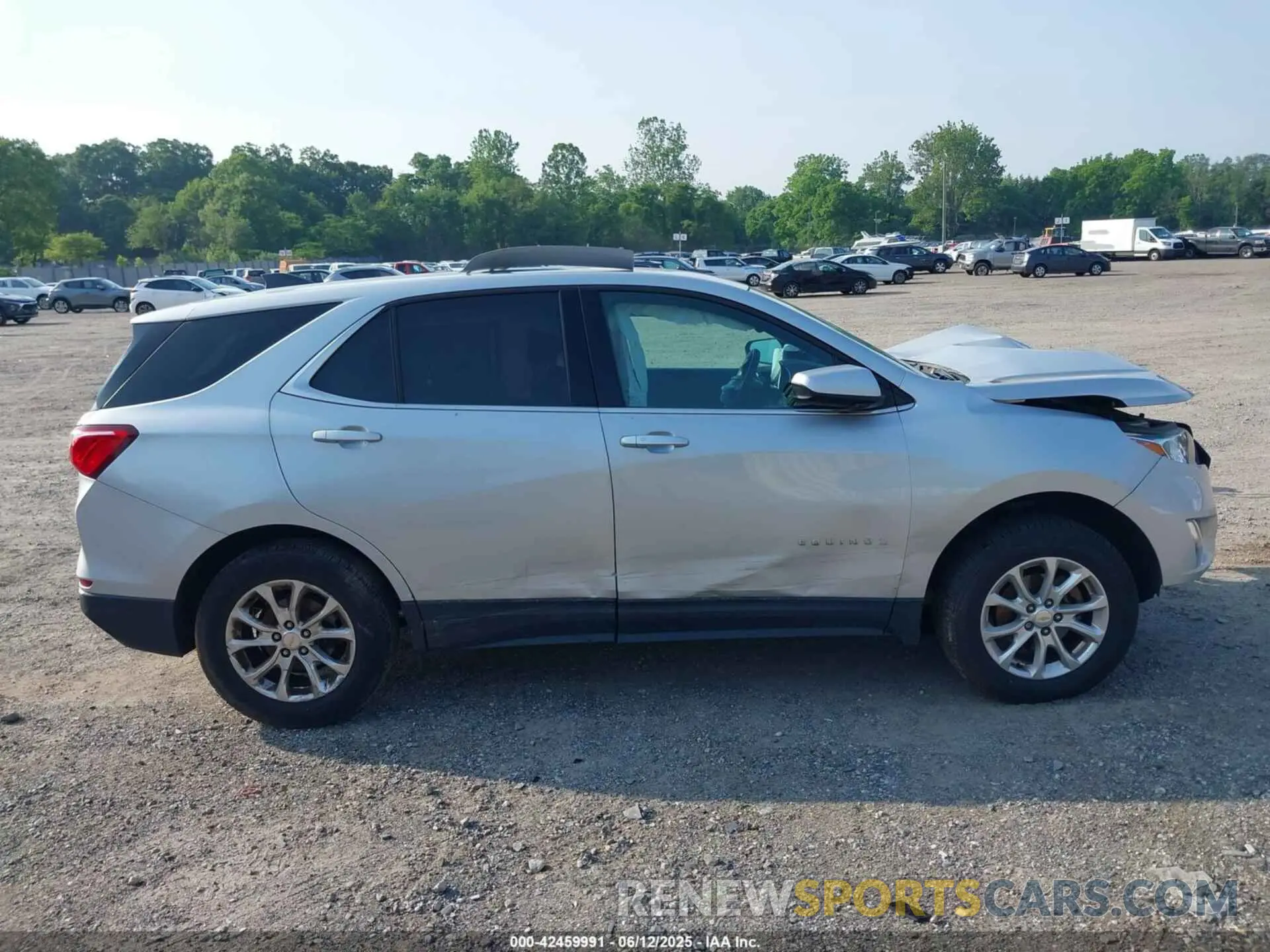 12 Photograph of a damaged car 2GNAXUEV1L6199297 CHEVROLET EQUINOX 2020