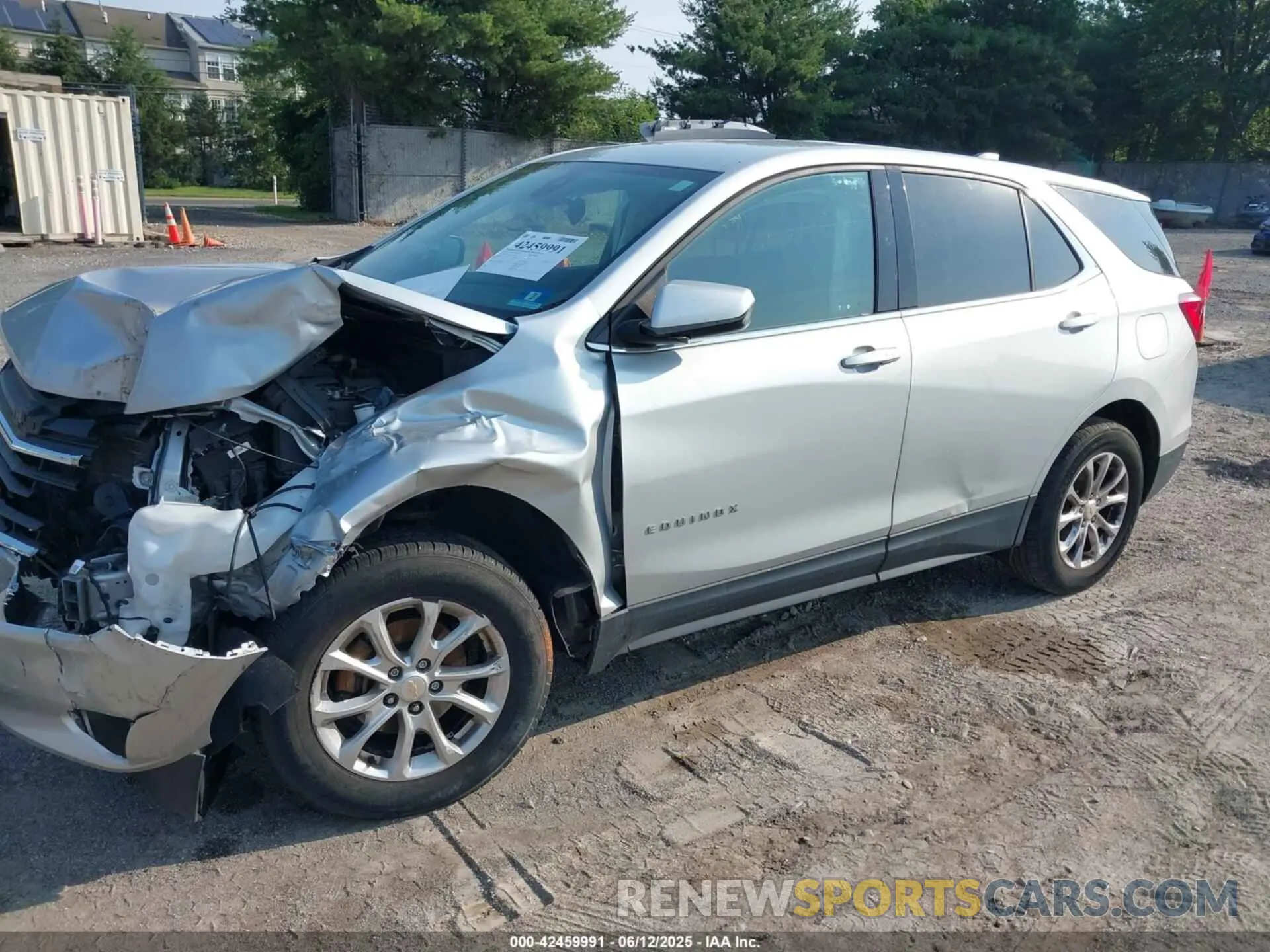2 Photograph of a damaged car 2GNAXUEV1L6199297 CHEVROLET EQUINOX 2020