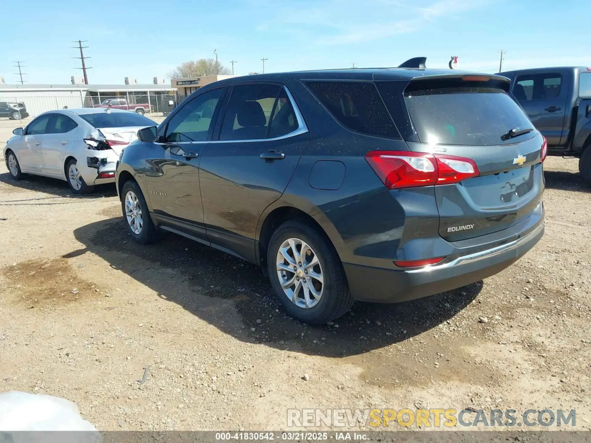 3 Photograph of a damaged car 2GNAXUEV1L6207088 CHEVROLET EQUINOX 2020
