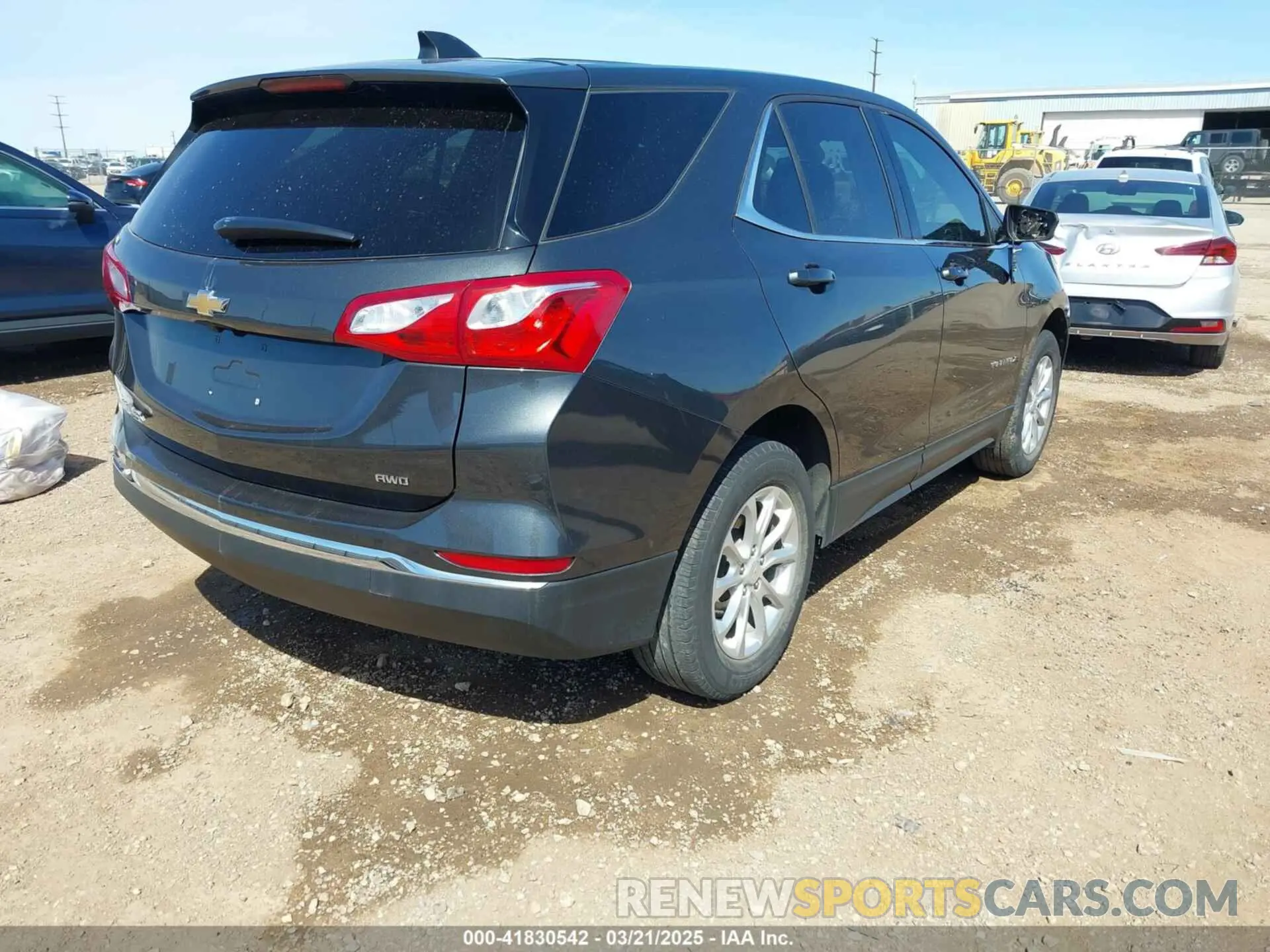 4 Photograph of a damaged car 2GNAXUEV1L6207088 CHEVROLET EQUINOX 2020