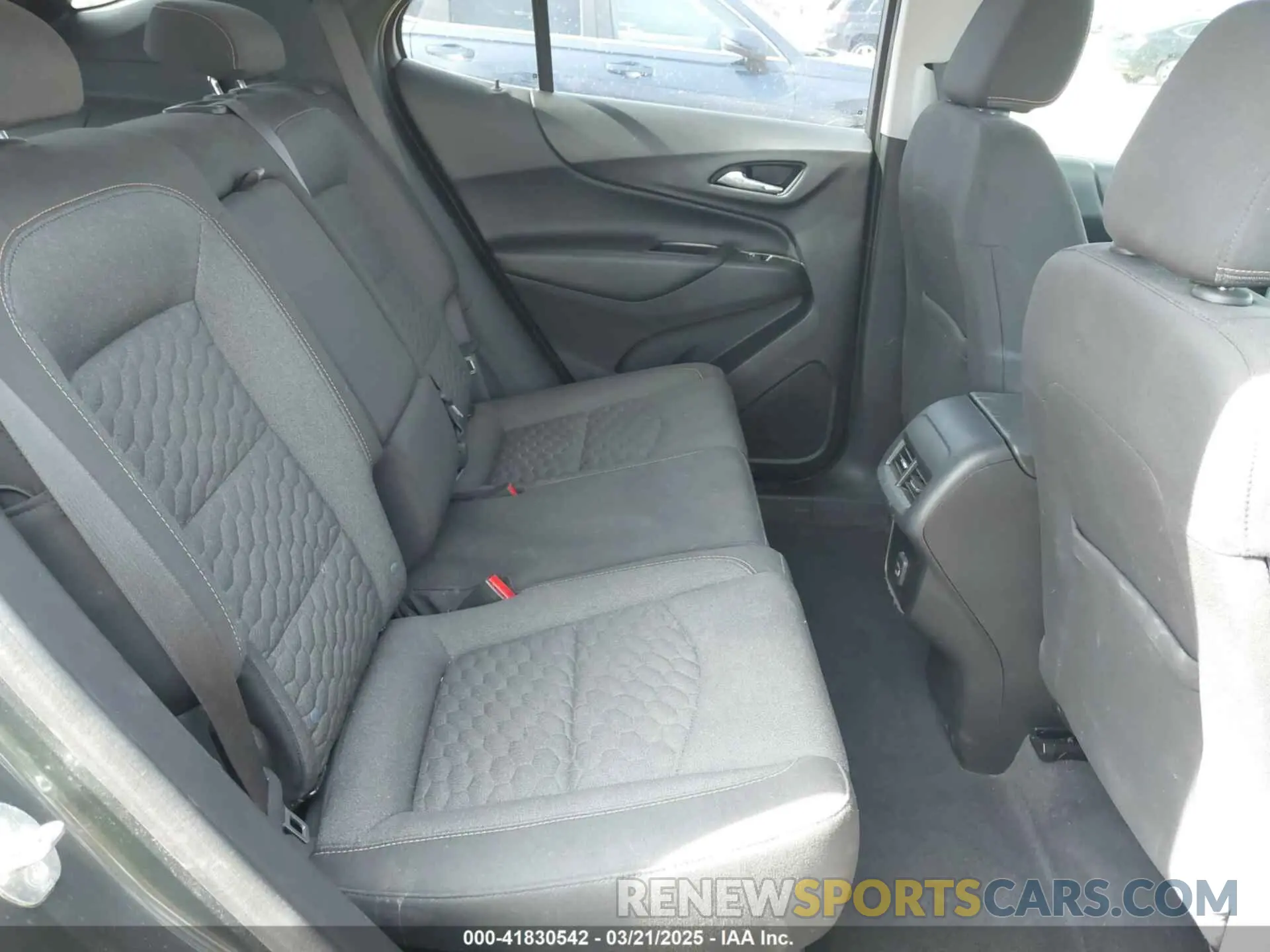 8 Photograph of a damaged car 2GNAXUEV1L6207088 CHEVROLET EQUINOX 2020