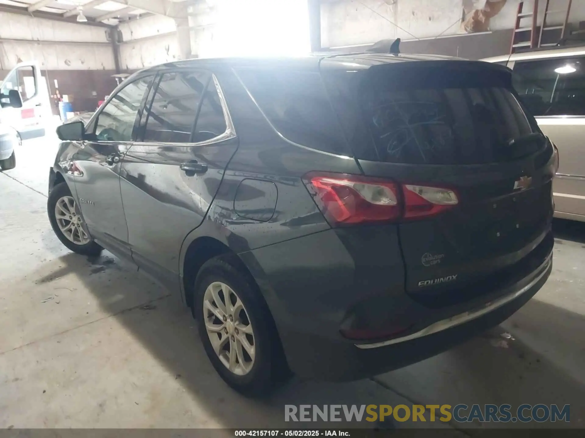 3 Photograph of a damaged car 2GNAXUEV1L6227311 CHEVROLET EQUINOX 2020