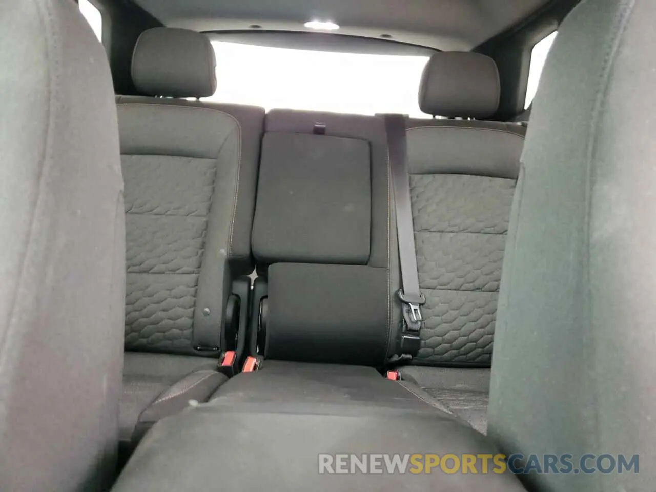 10 Photograph of a damaged car 2GNAXUEV1L6236784 CHEVROLET EQUINOX 2020