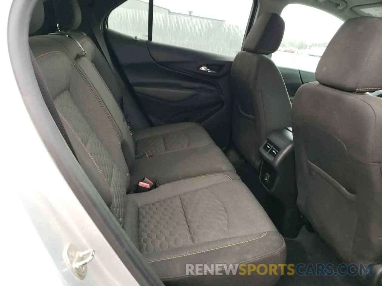 11 Photograph of a damaged car 2GNAXUEV1L6236784 CHEVROLET EQUINOX 2020