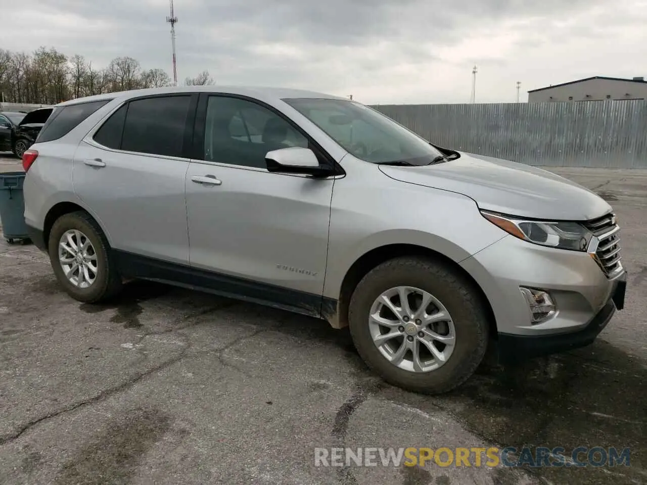 4 Photograph of a damaged car 2GNAXUEV1L6236784 CHEVROLET EQUINOX 2020