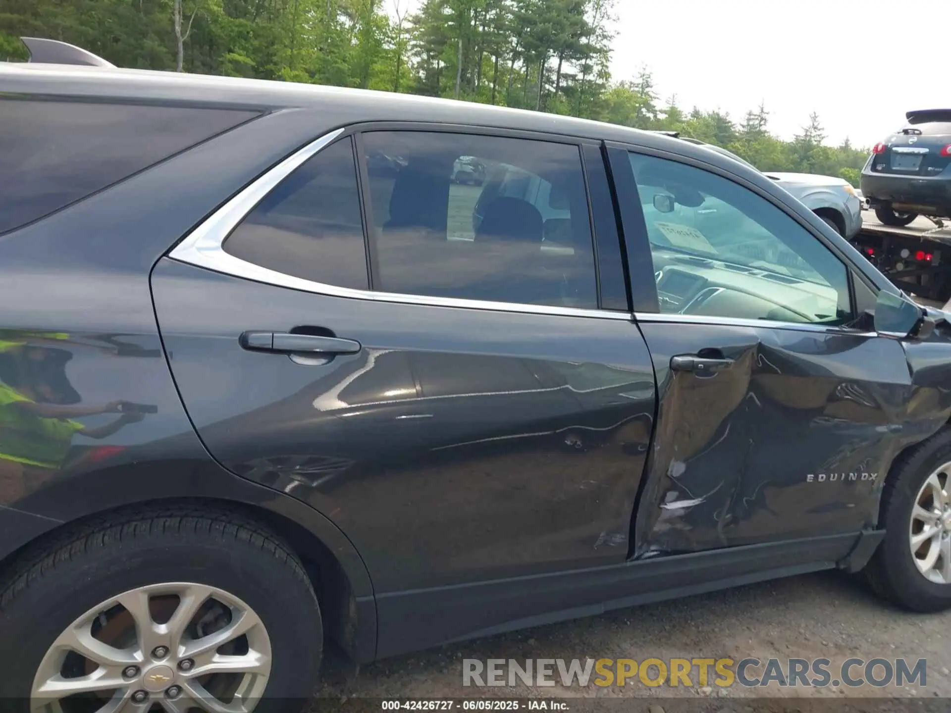 13 Photograph of a damaged car 2GNAXUEV1L6244691 CHEVROLET EQUINOX 2020
