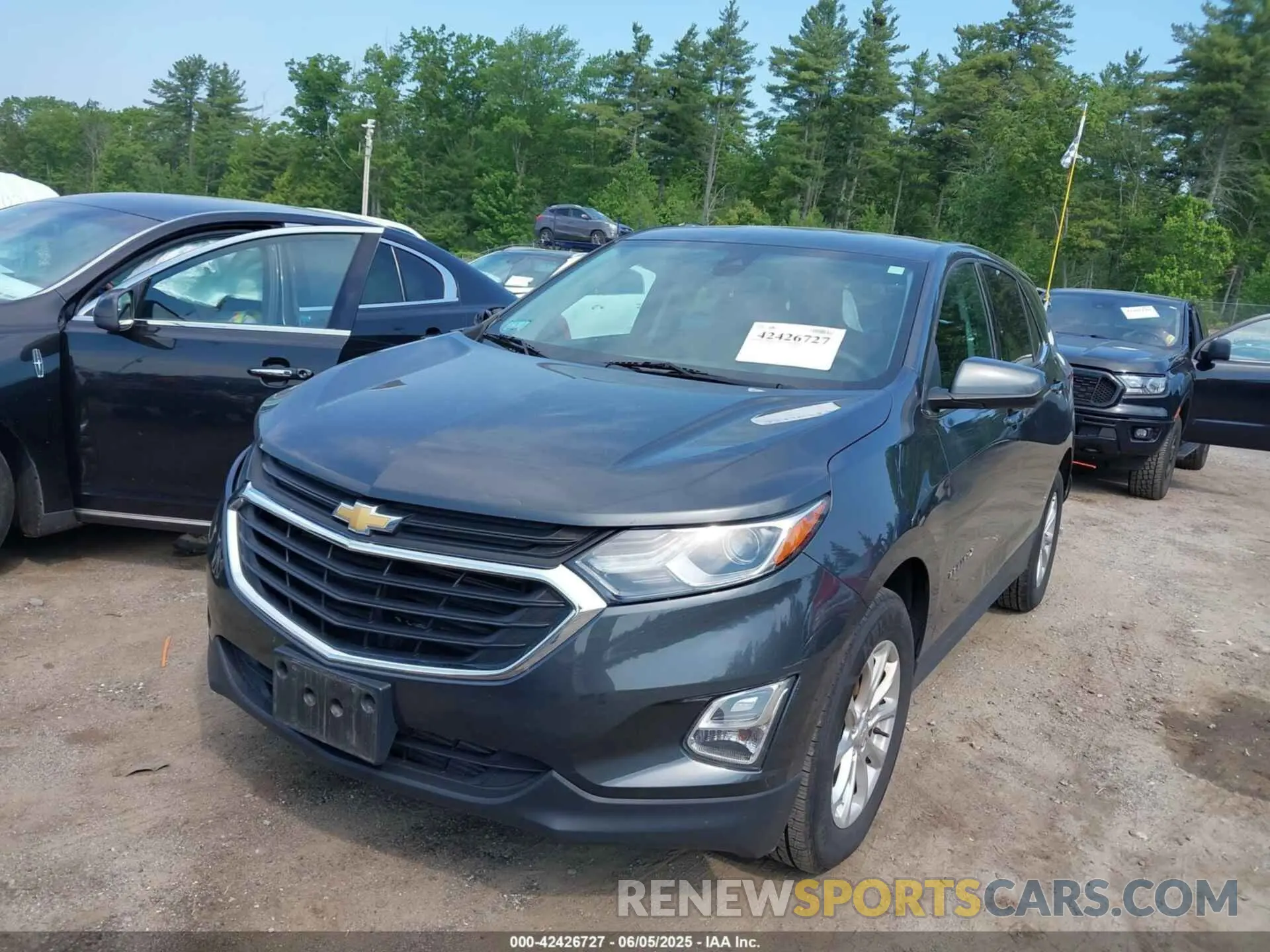2 Photograph of a damaged car 2GNAXUEV1L6244691 CHEVROLET EQUINOX 2020
