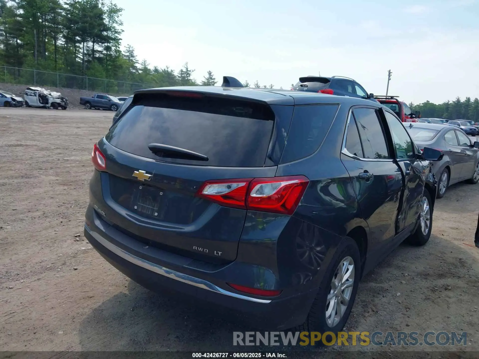 4 Photograph of a damaged car 2GNAXUEV1L6244691 CHEVROLET EQUINOX 2020