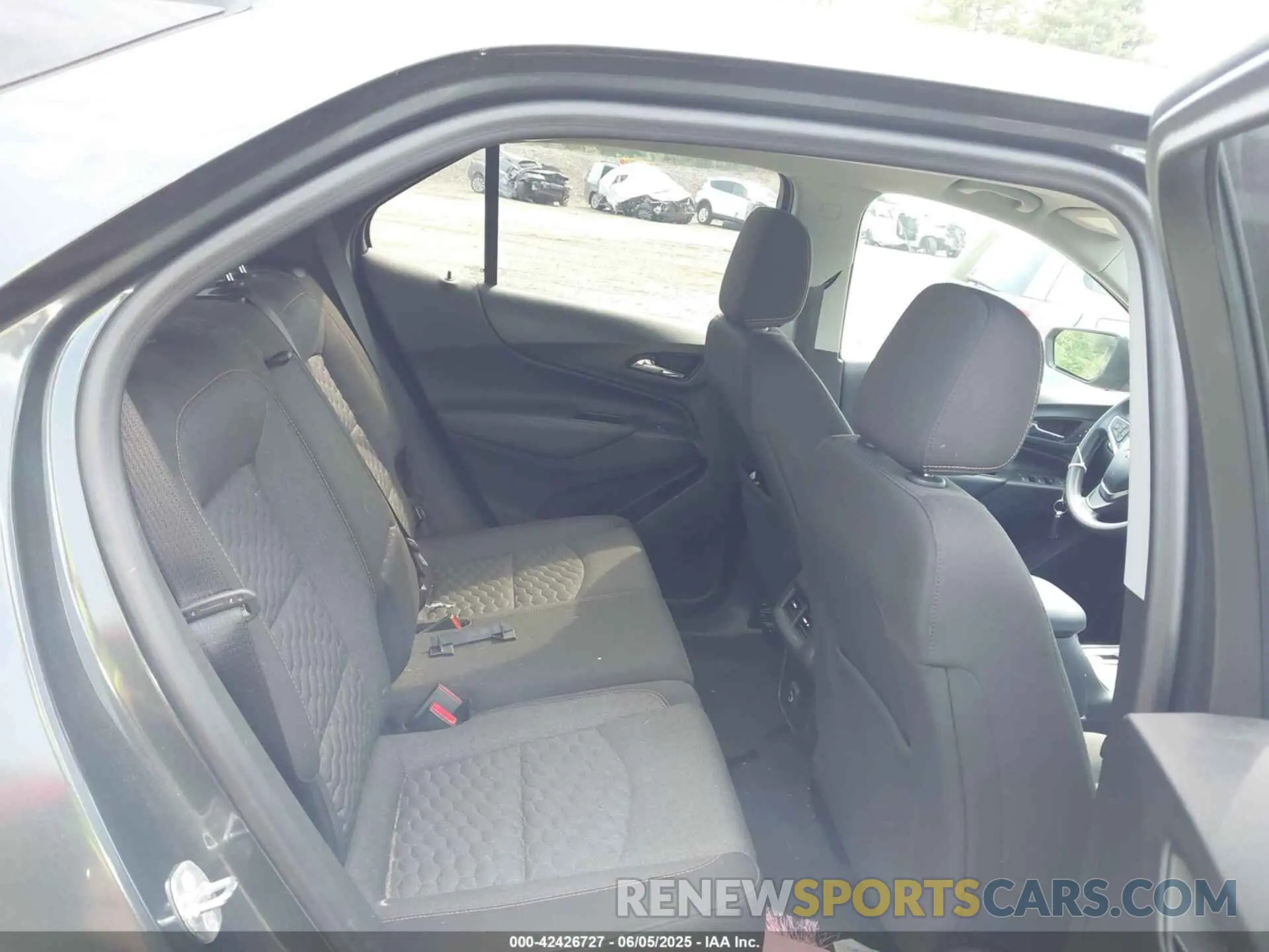 8 Photograph of a damaged car 2GNAXUEV1L6244691 CHEVROLET EQUINOX 2020