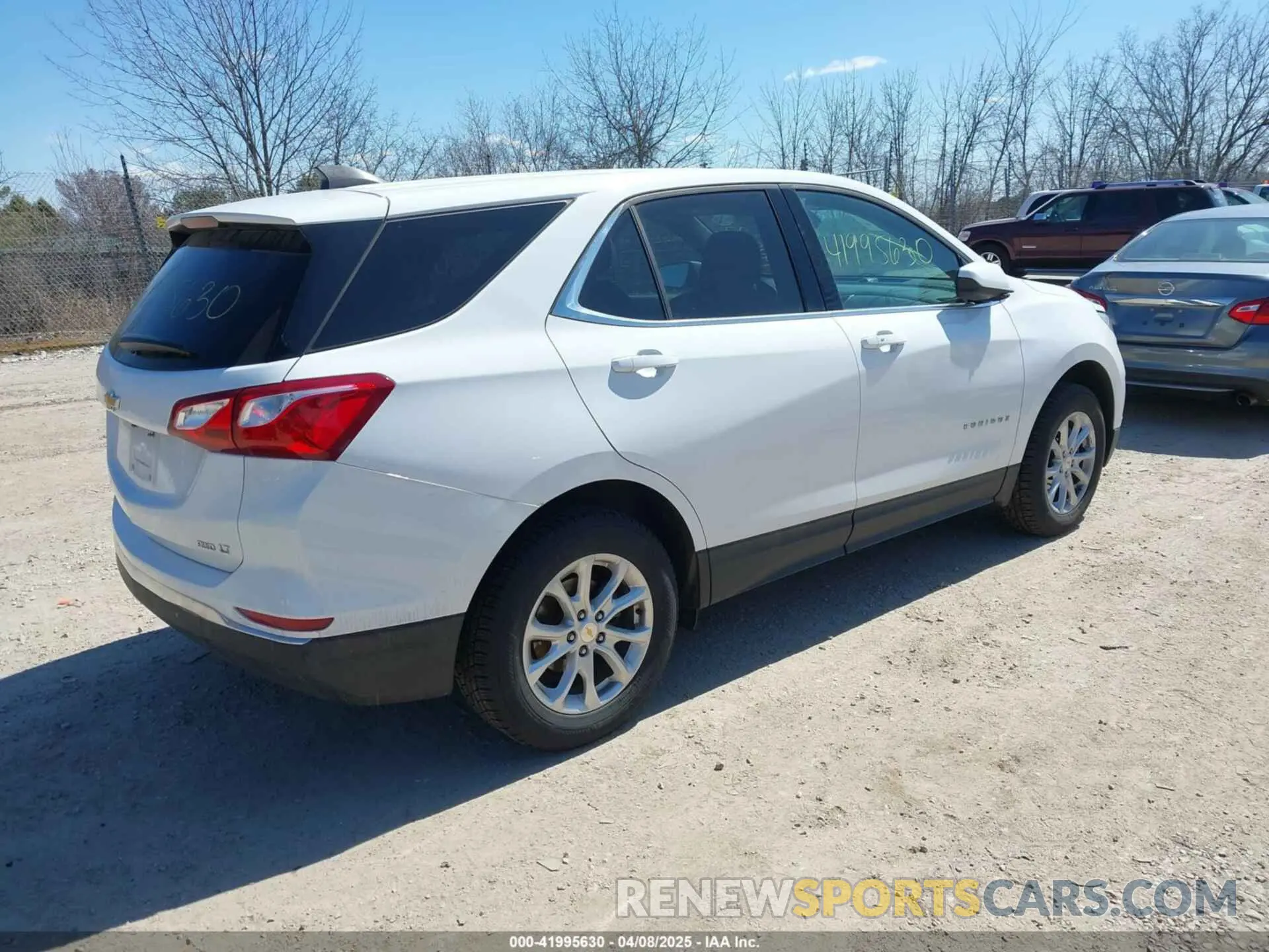 4 Photograph of a damaged car 2GNAXUEV2L6103418 CHEVROLET EQUINOX 2020