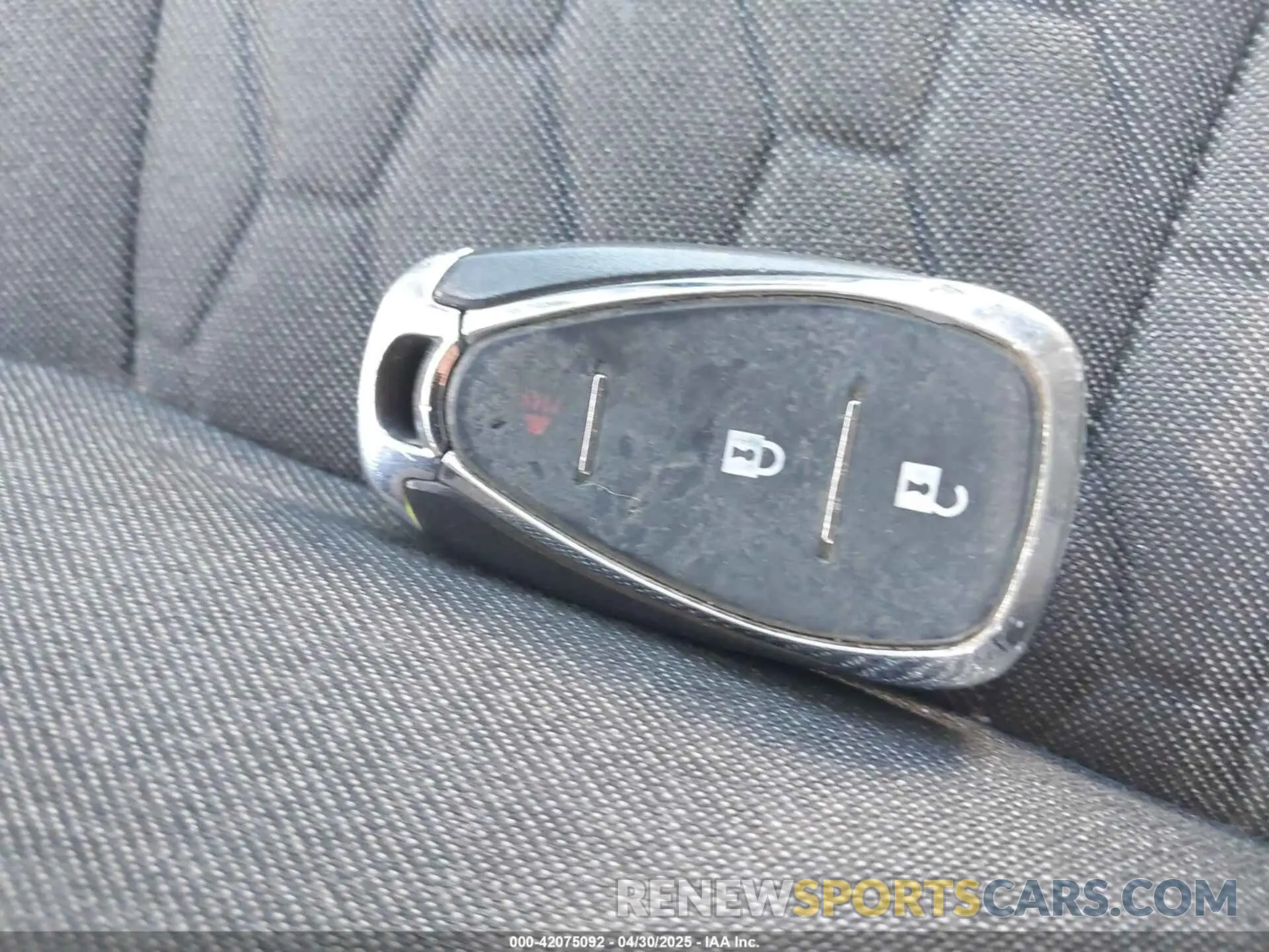 11 Photograph of a damaged car 2GNAXUEV2L6105704 CHEVROLET EQUINOX 2020