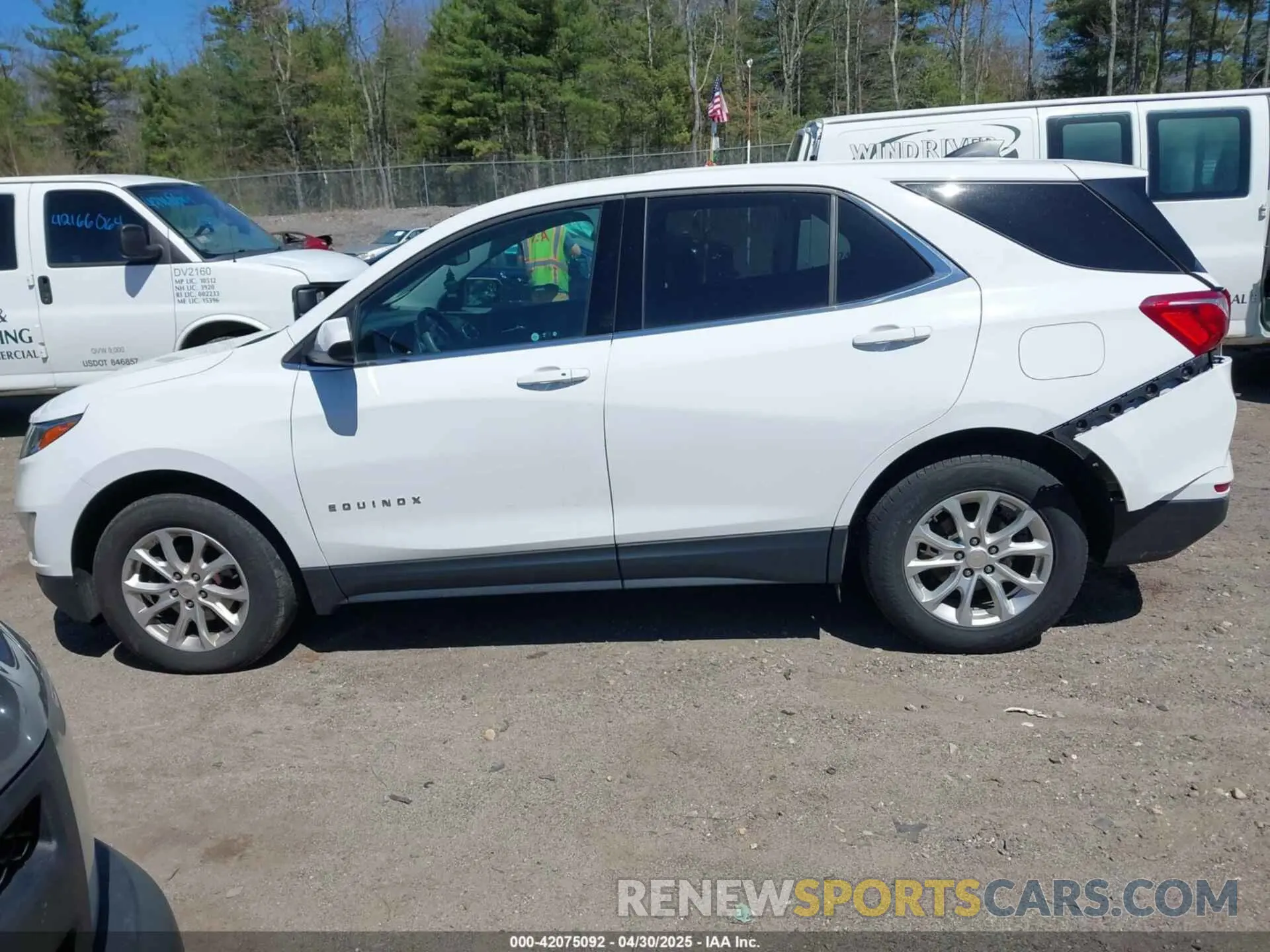 15 Photograph of a damaged car 2GNAXUEV2L6105704 CHEVROLET EQUINOX 2020