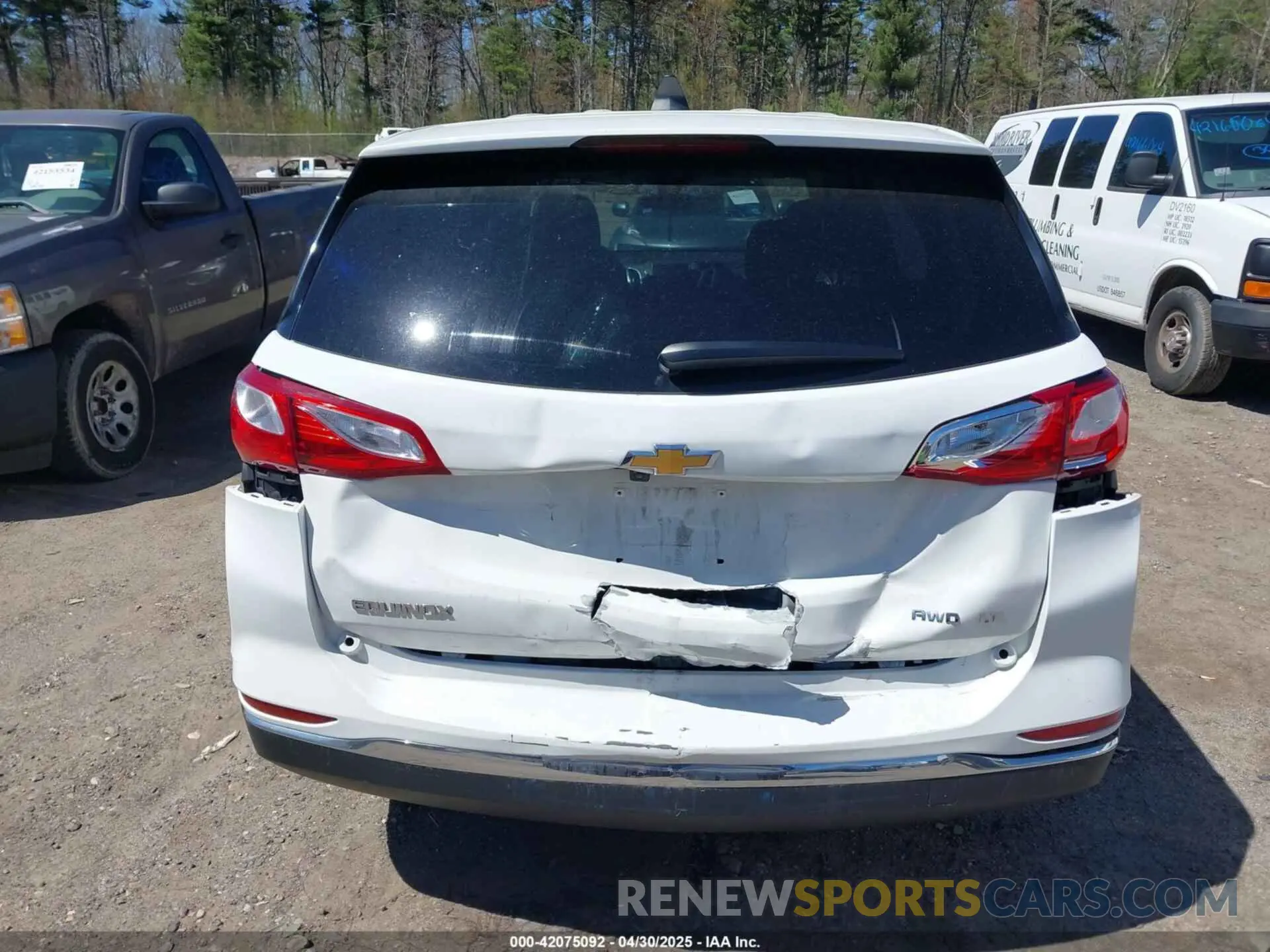 17 Photograph of a damaged car 2GNAXUEV2L6105704 CHEVROLET EQUINOX 2020