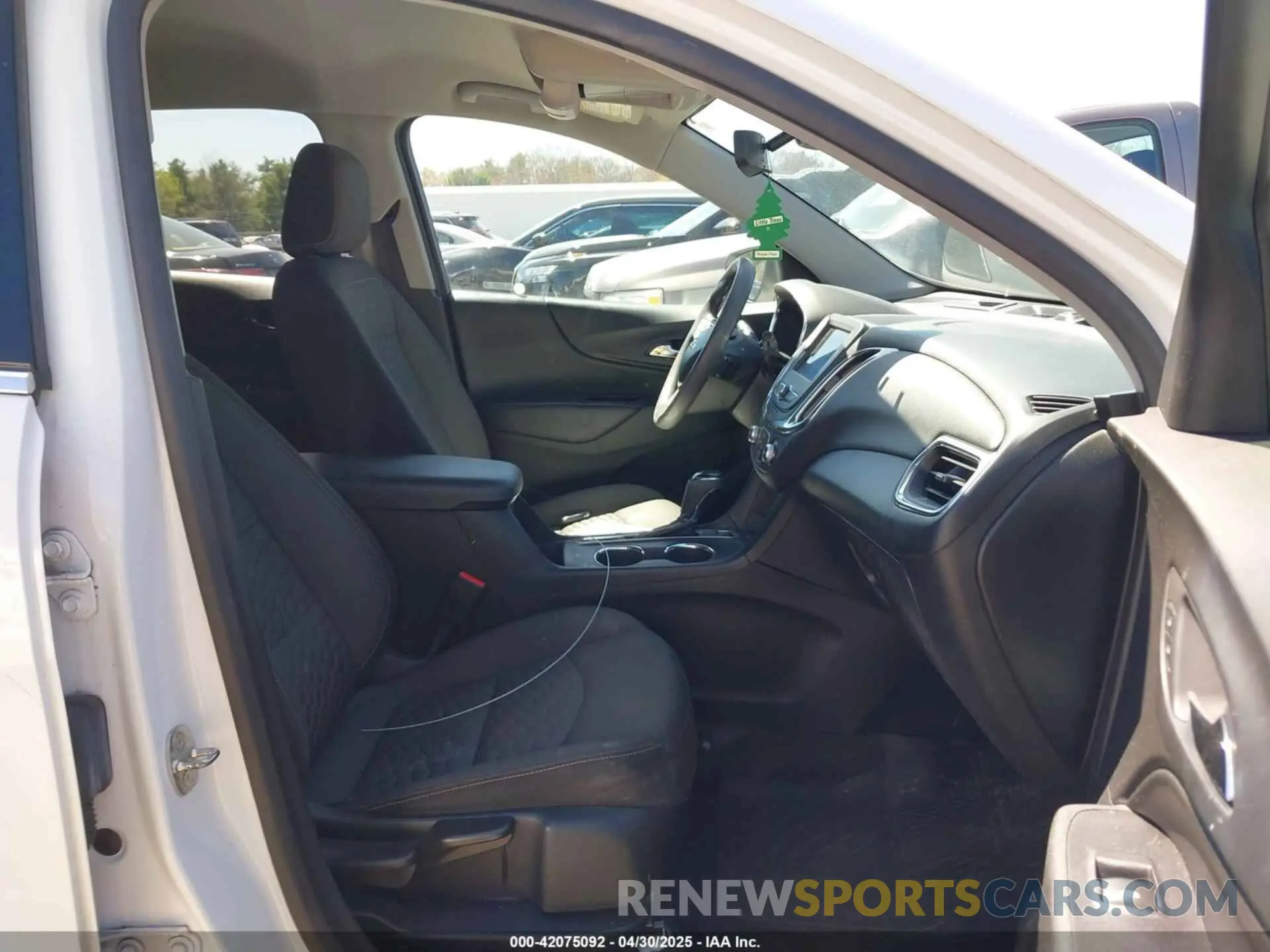5 Photograph of a damaged car 2GNAXUEV2L6105704 CHEVROLET EQUINOX 2020