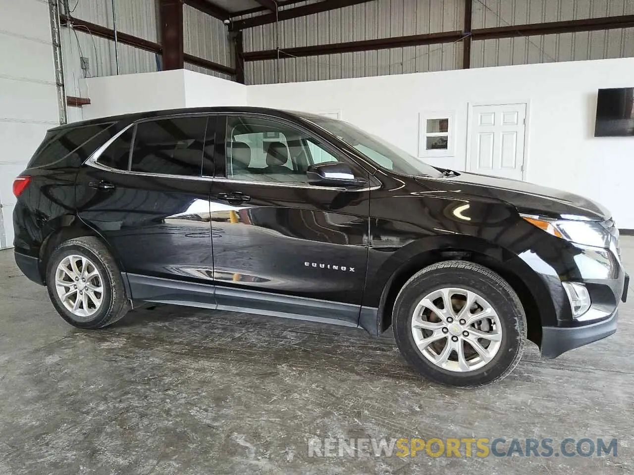 4 Photograph of a damaged car 2GNAXUEV2L6145460 CHEVROLET EQUINOX 2020