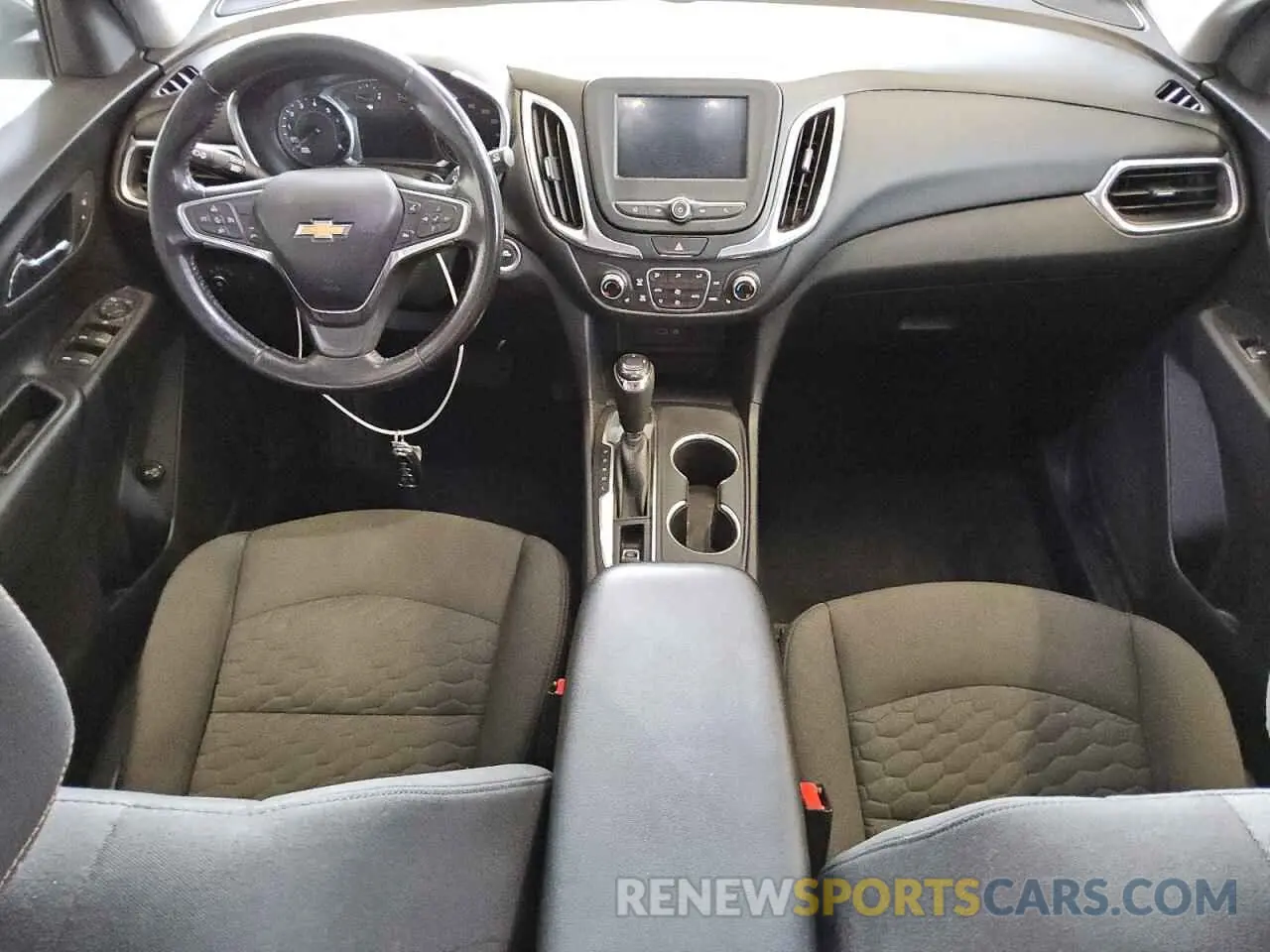 8 Photograph of a damaged car 2GNAXUEV2L6145460 CHEVROLET EQUINOX 2020