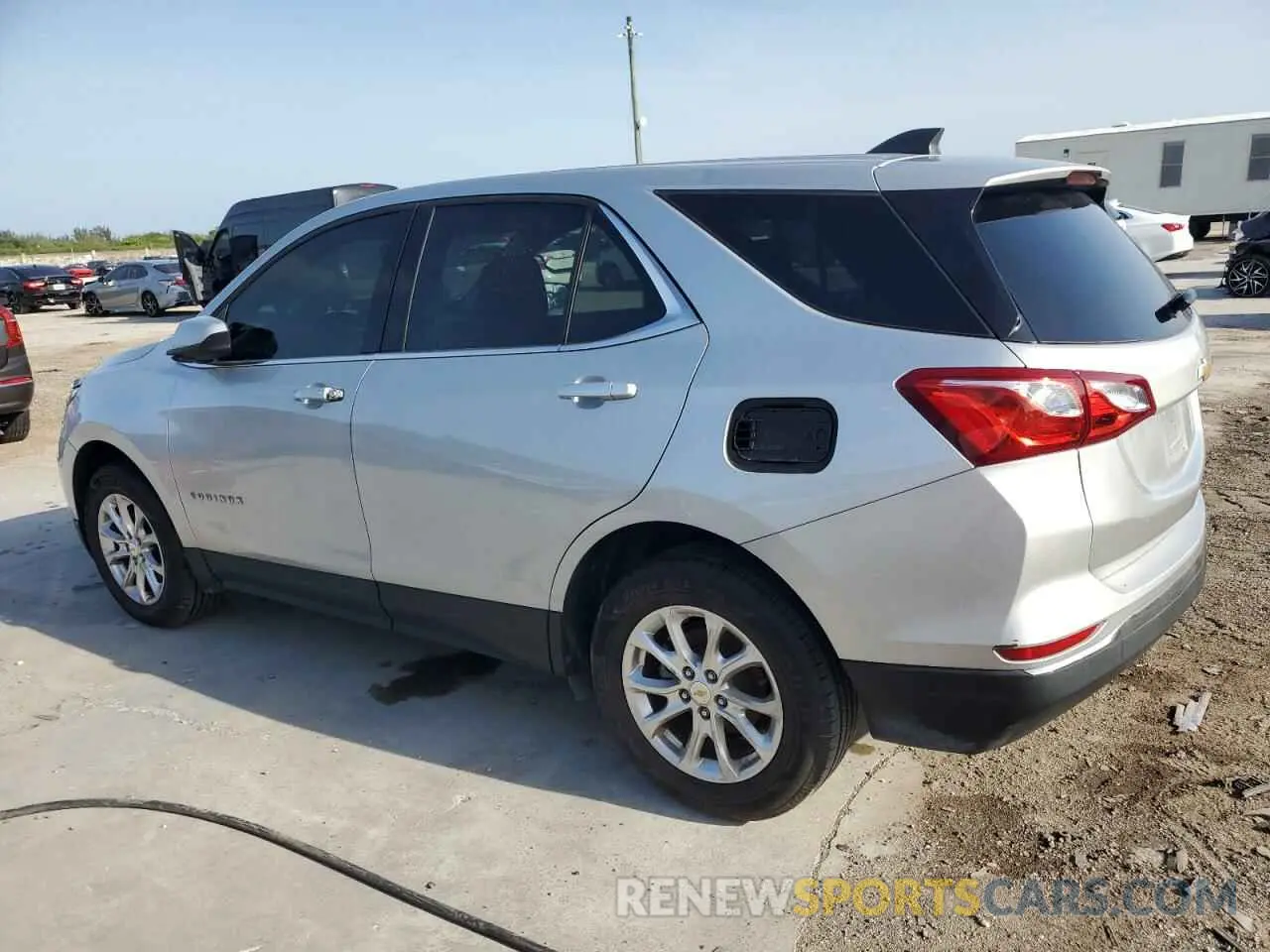 2 Photograph of a damaged car 2GNAXUEV2L6159407 CHEVROLET EQUINOX 2020