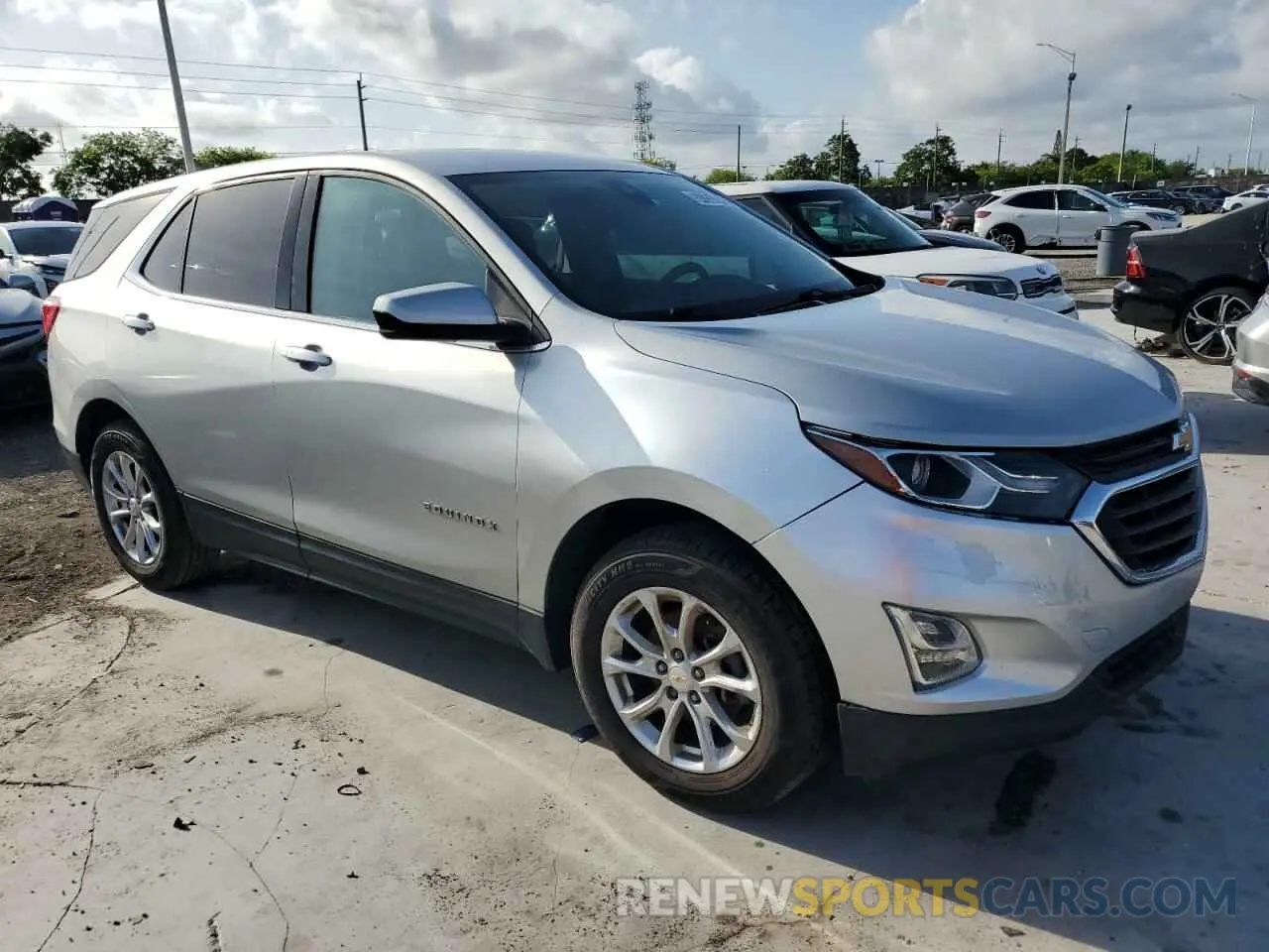 4 Photograph of a damaged car 2GNAXUEV2L6159407 CHEVROLET EQUINOX 2020