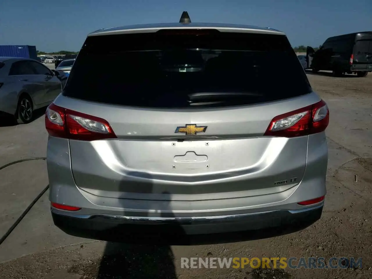 6 Photograph of a damaged car 2GNAXUEV2L6159407 CHEVROLET EQUINOX 2020