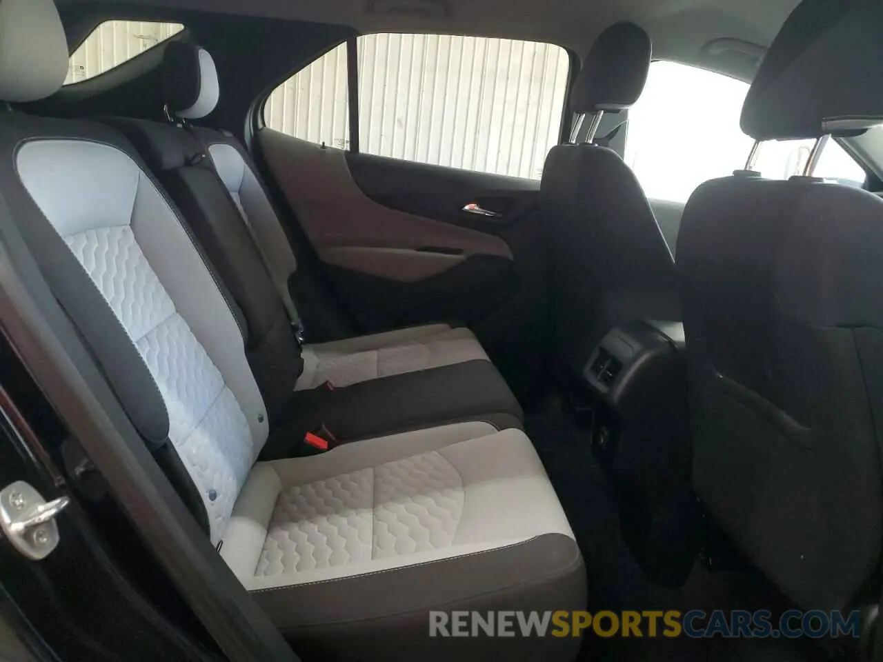 10 Photograph of a damaged car 2GNAXUEV2L6169483 CHEVROLET EQUINOX 2020