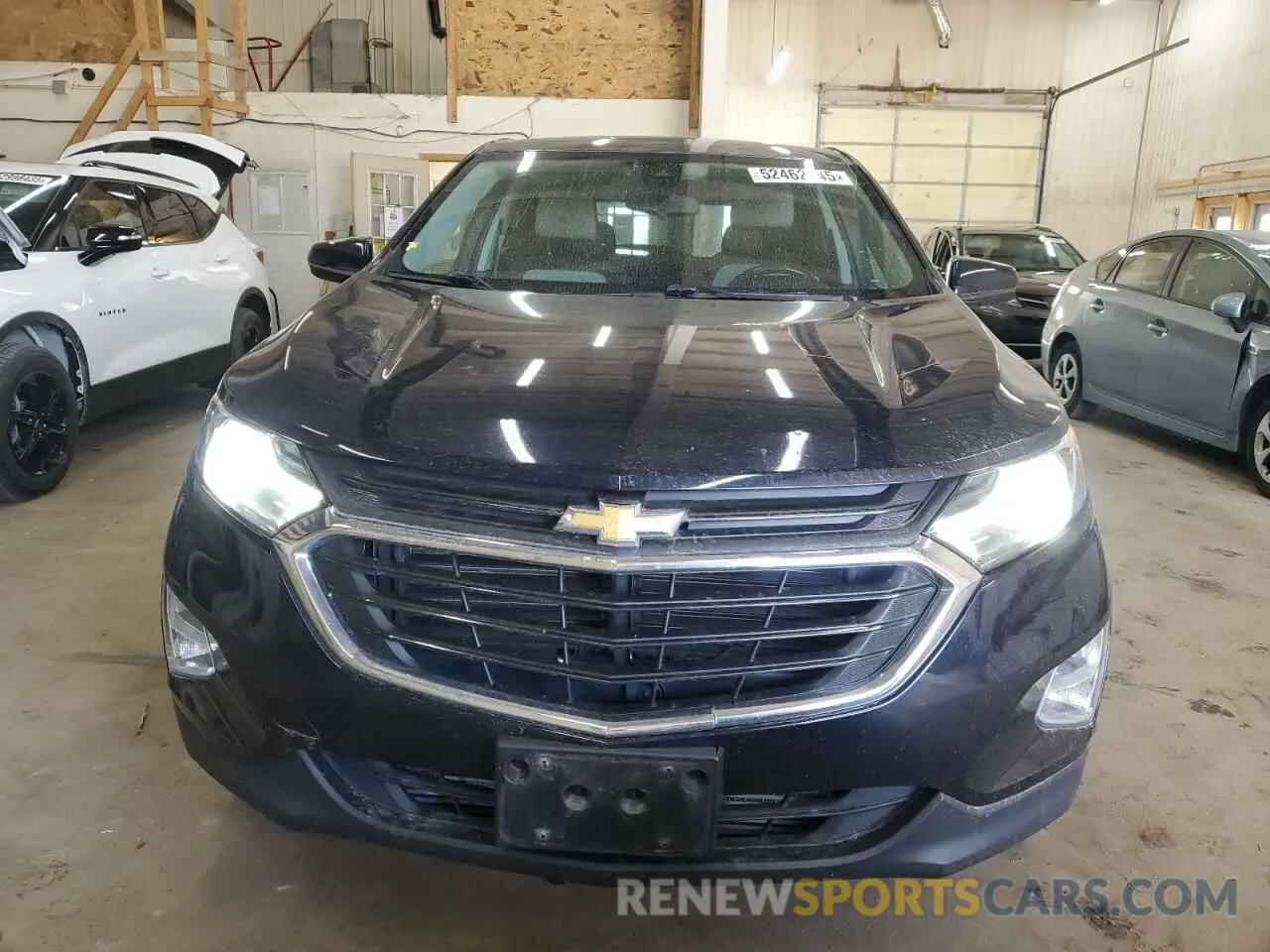 5 Photograph of a damaged car 2GNAXUEV2L6169483 CHEVROLET EQUINOX 2020