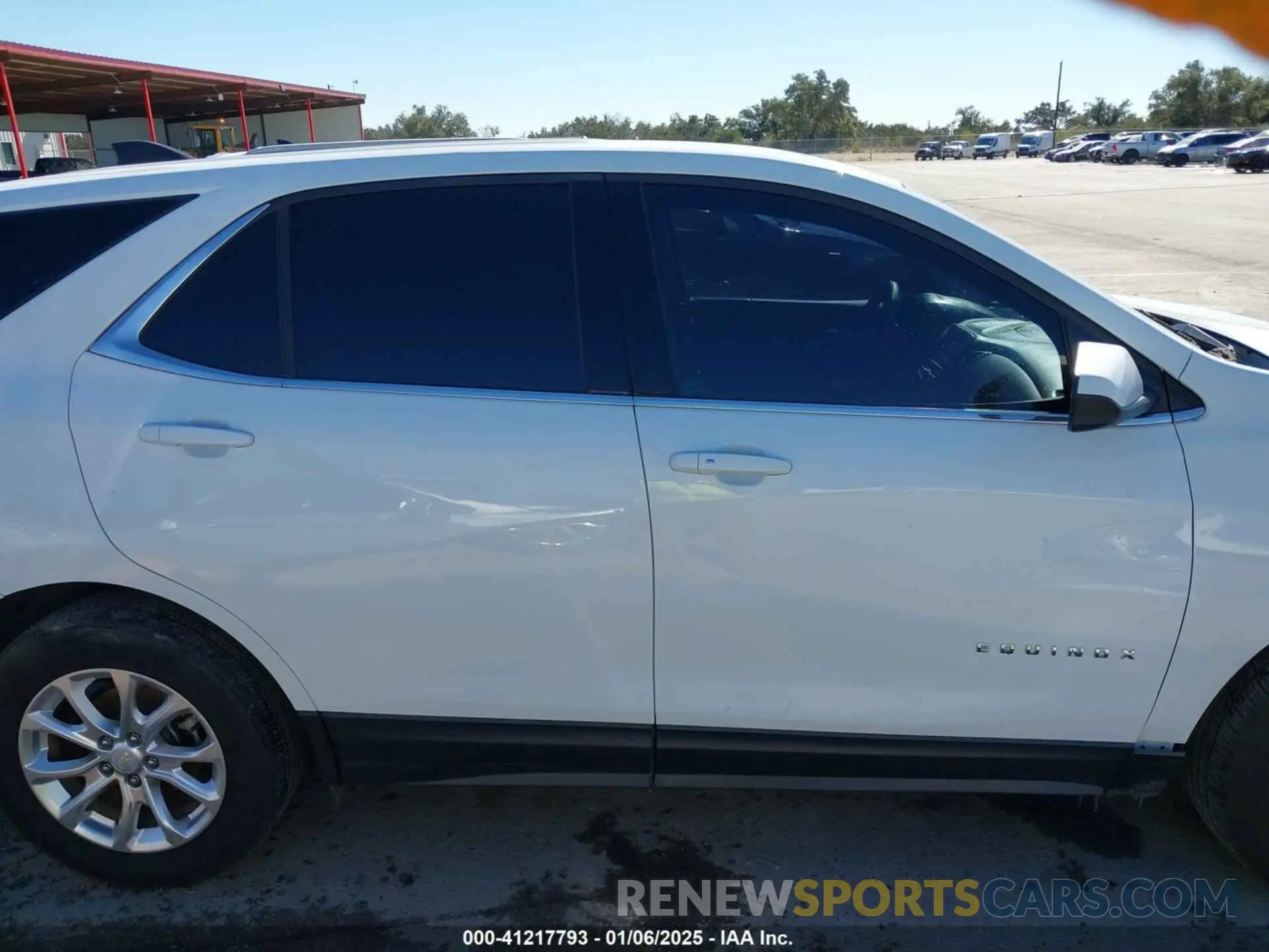 13 Photograph of a damaged car 2GNAXUEV2L6208430 CHEVROLET EQUINOX 2020