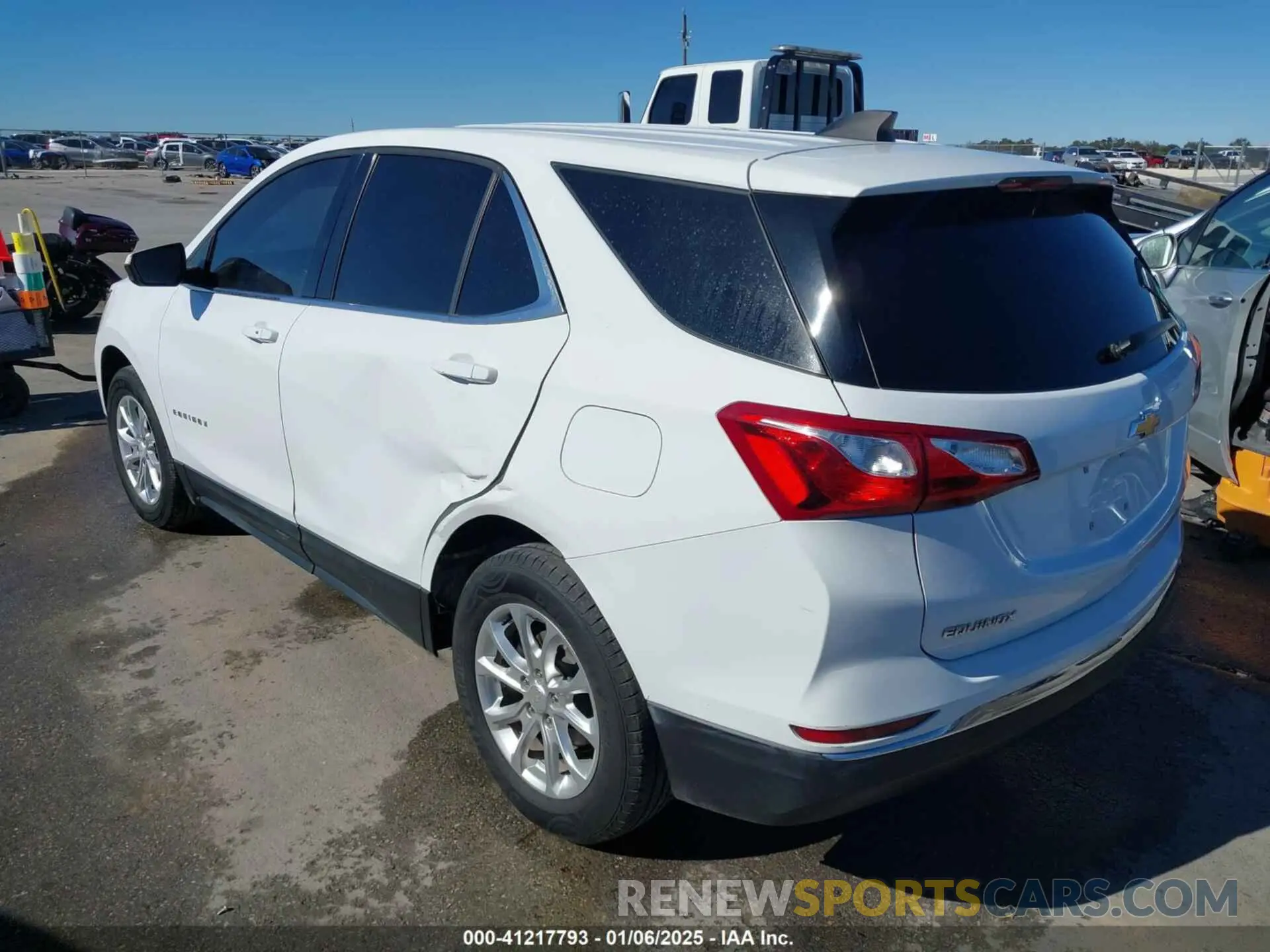 3 Photograph of a damaged car 2GNAXUEV2L6208430 CHEVROLET EQUINOX 2020
