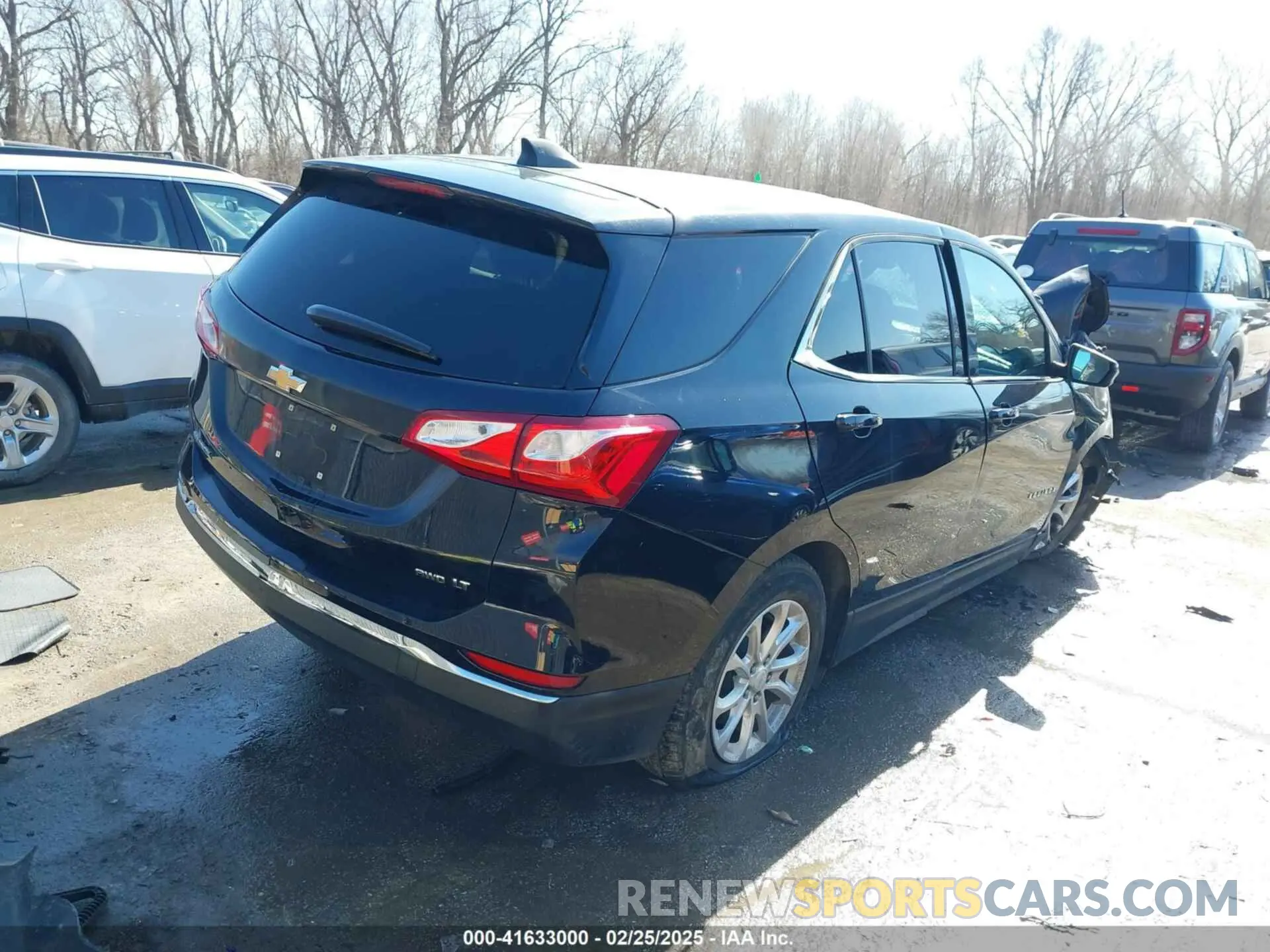 4 Photograph of a damaged car 2GNAXUEV2L6223719 CHEVROLET EQUINOX 2020