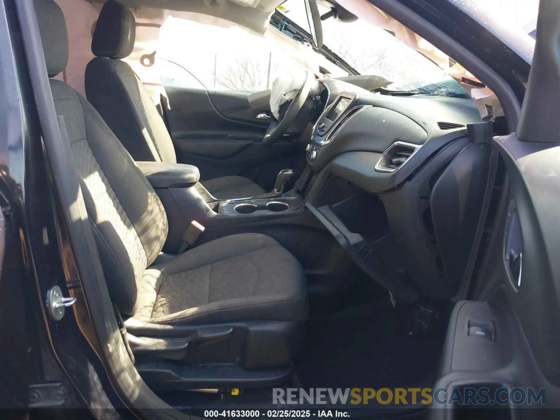 5 Photograph of a damaged car 2GNAXUEV2L6223719 CHEVROLET EQUINOX 2020