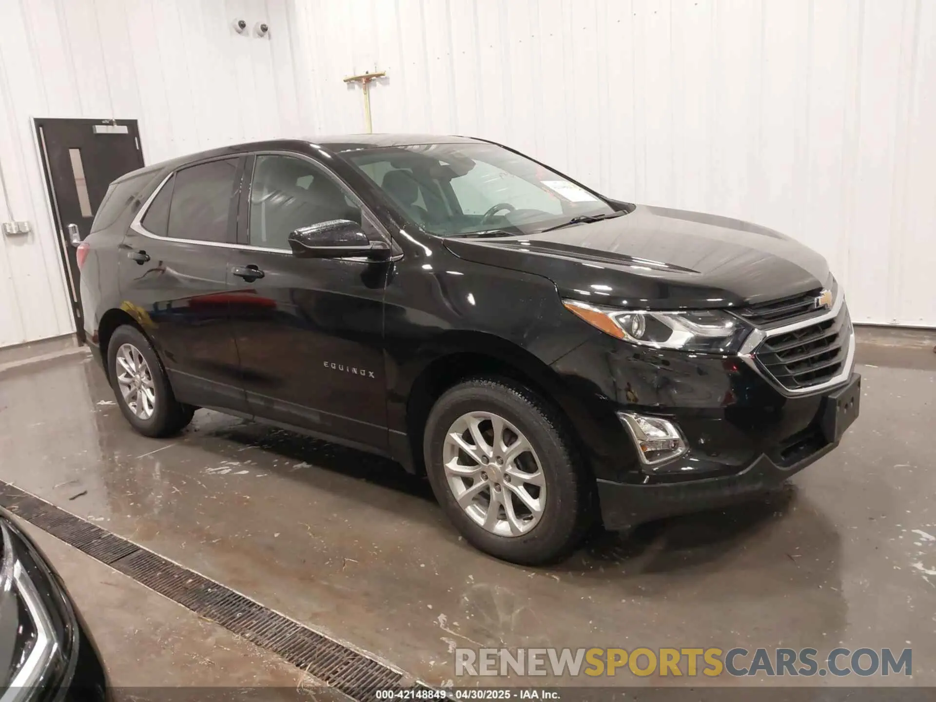 1 Photograph of a damaged car 2GNAXUEV2L6227253 CHEVROLET EQUINOX 2020
