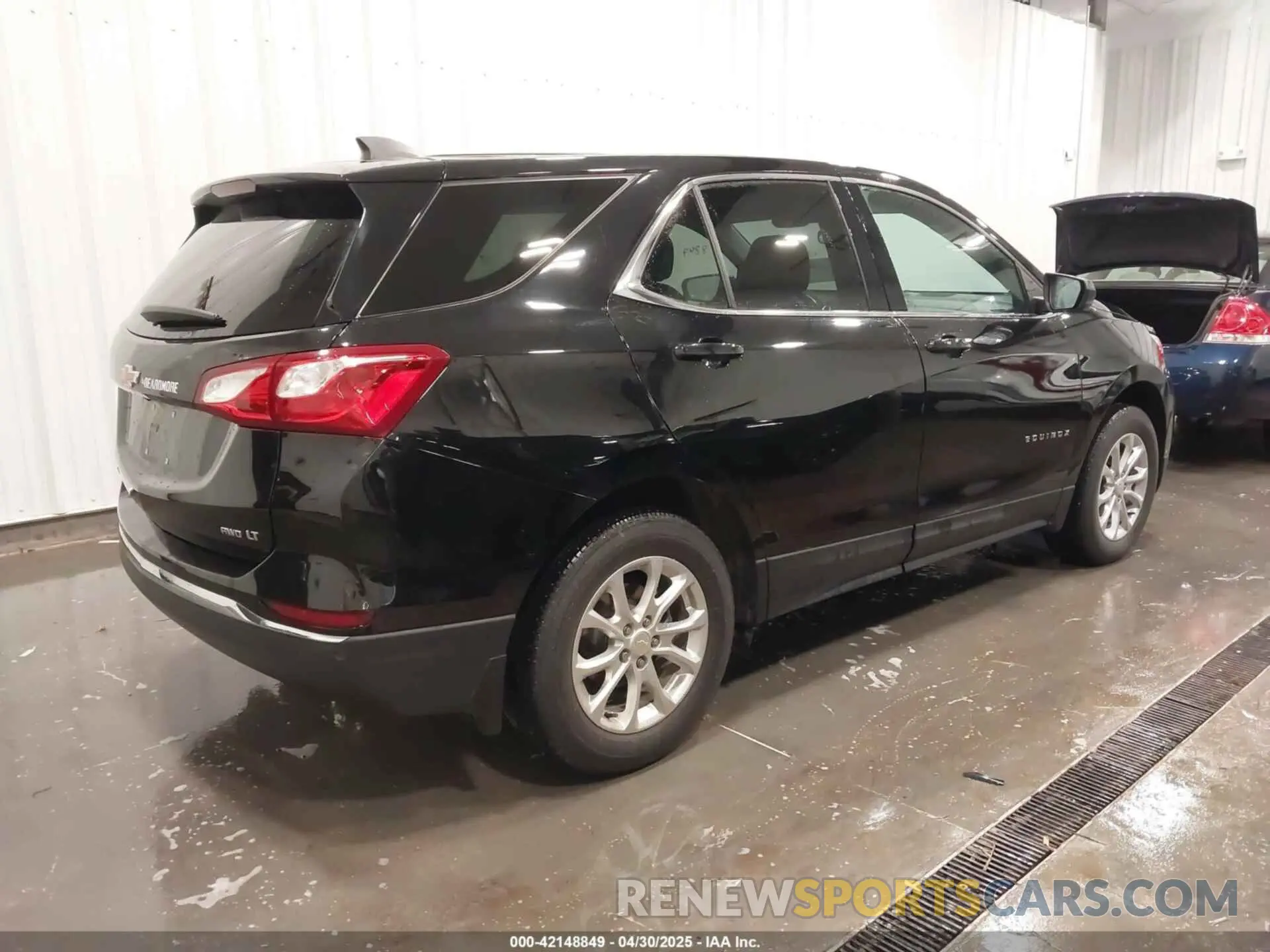 4 Photograph of a damaged car 2GNAXUEV2L6227253 CHEVROLET EQUINOX 2020