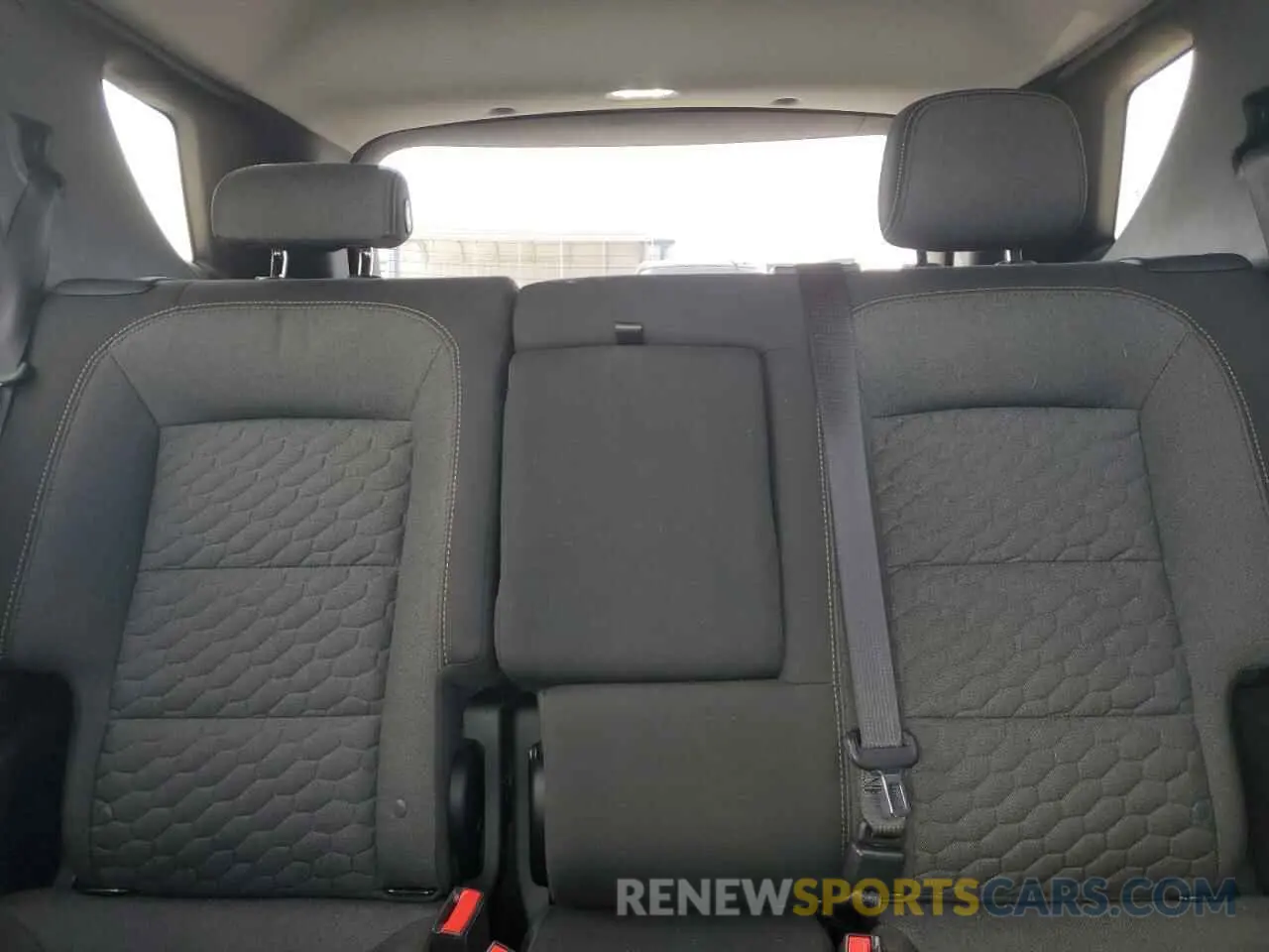 10 Photograph of a damaged car 2GNAXUEV2L6227690 CHEVROLET EQUINOX 2020