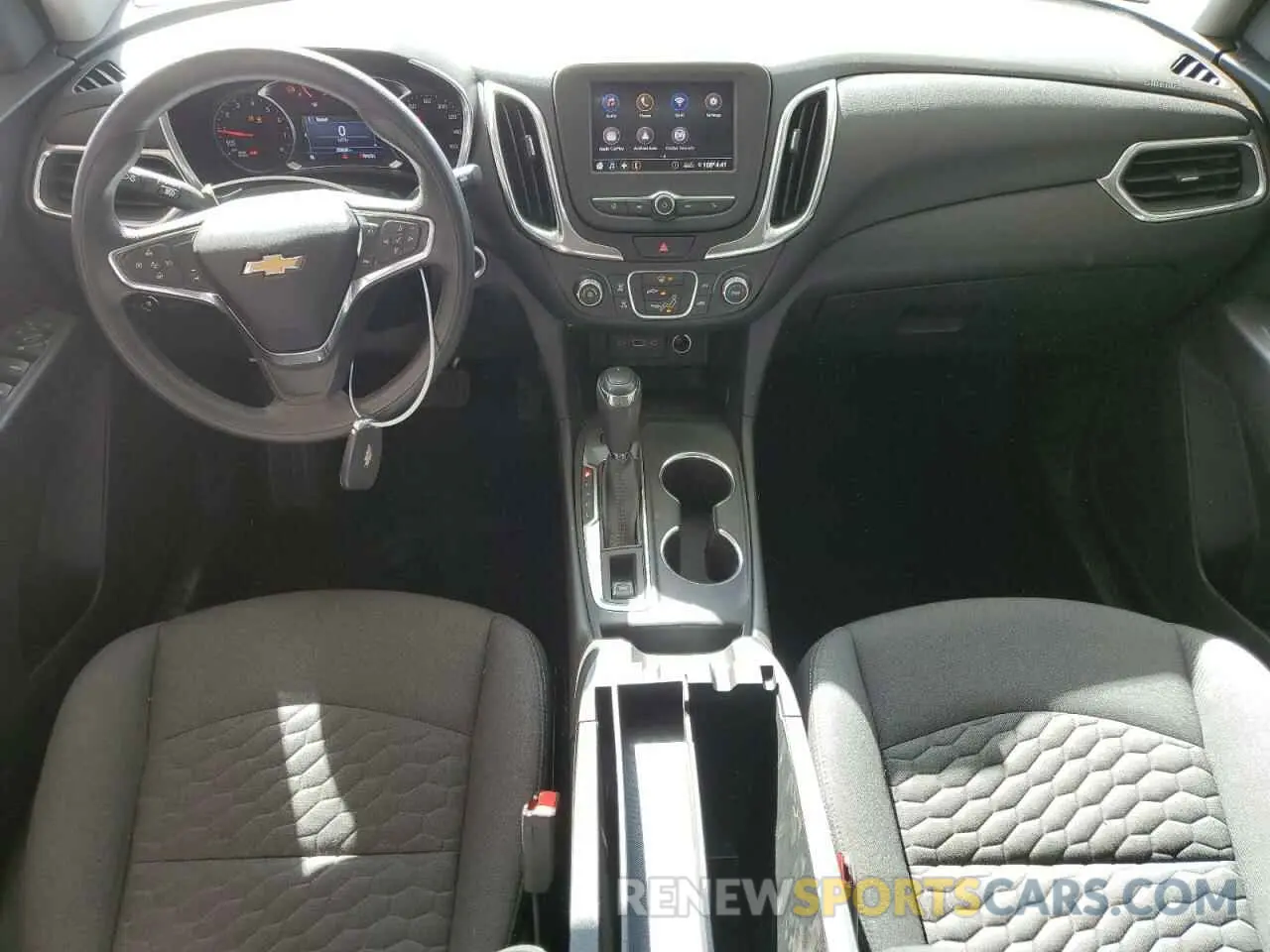 8 Photograph of a damaged car 2GNAXUEV2L6236308 CHEVROLET EQUINOX 2020
