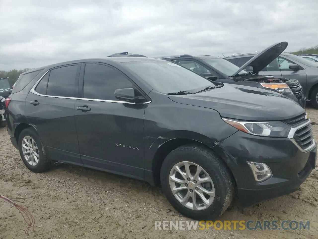 4 Photograph of a damaged car 2GNAXUEV3L6112287 CHEVROLET EQUINOX 2020