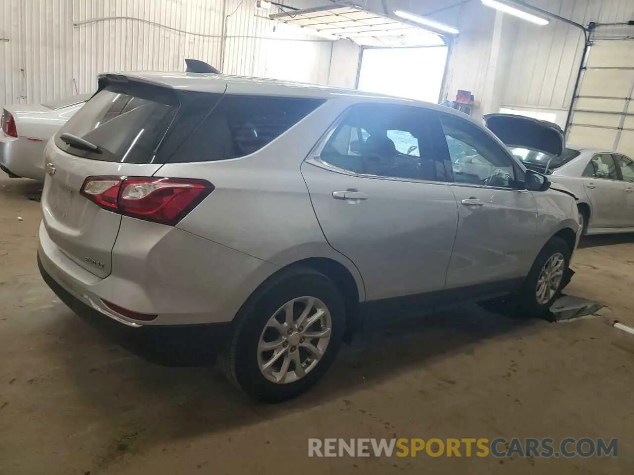 3 Photograph of a damaged car 2GNAXUEV3L6118977 CHEVROLET EQUINOX 2020