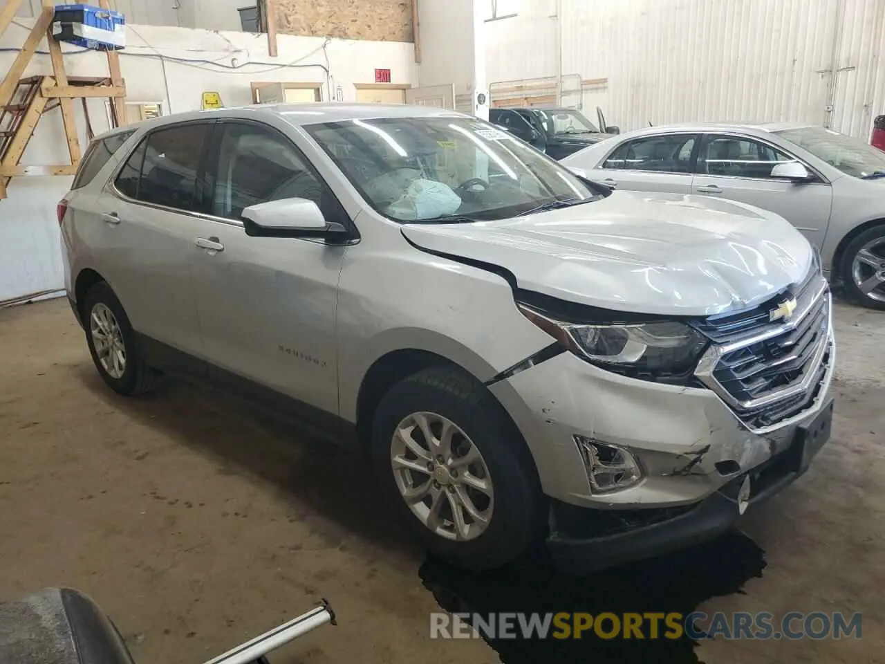 4 Photograph of a damaged car 2GNAXUEV3L6118977 CHEVROLET EQUINOX 2020