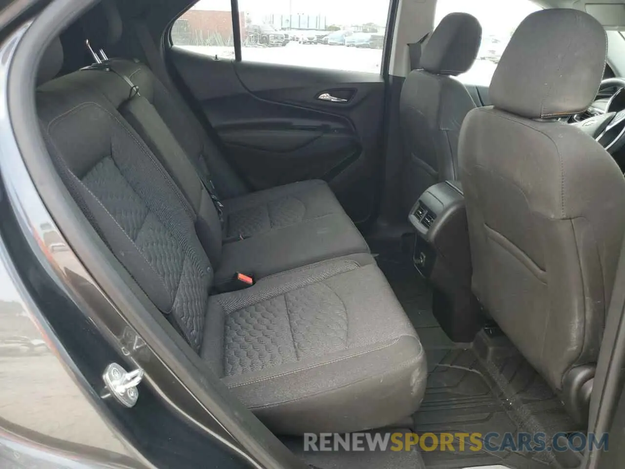 10 Photograph of a damaged car 2GNAXUEV3L6122060 CHEVROLET EQUINOX 2020