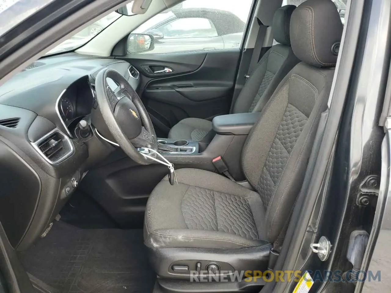 7 Photograph of a damaged car 2GNAXUEV3L6122060 CHEVROLET EQUINOX 2020