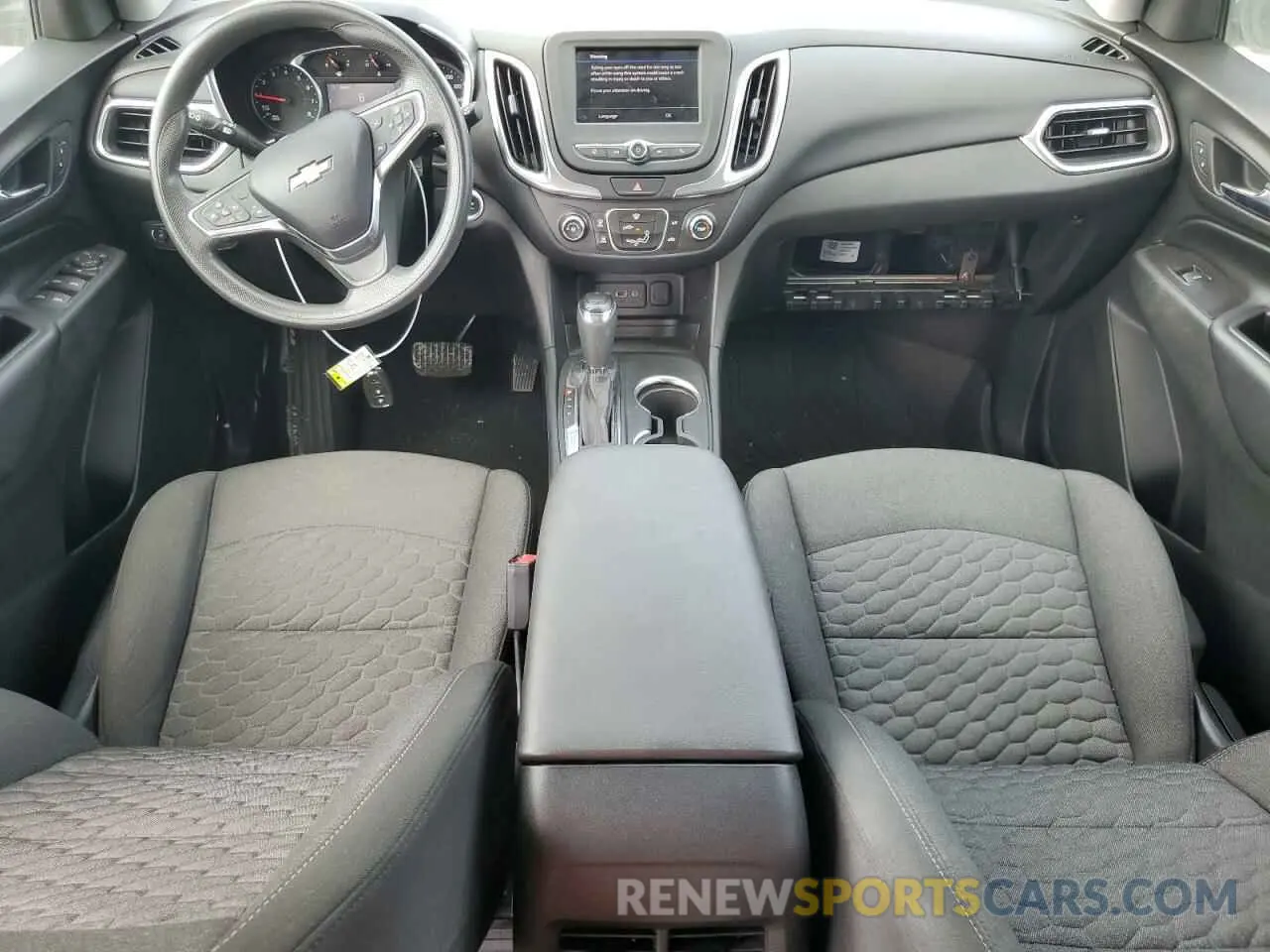 8 Photograph of a damaged car 2GNAXUEV3L6122060 CHEVROLET EQUINOX 2020