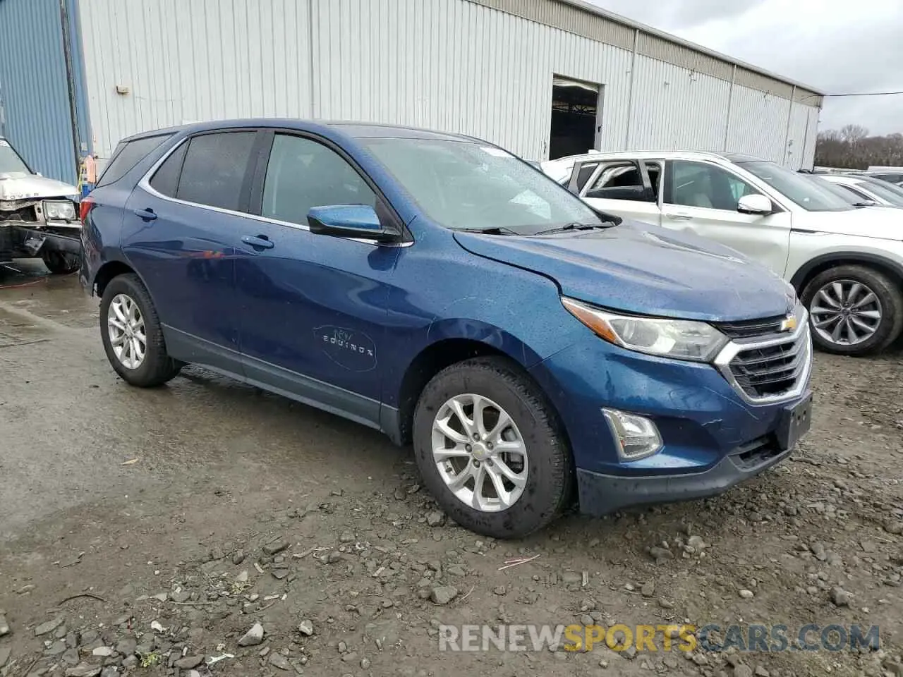 4 Photograph of a damaged car 2GNAXUEV3L6132846 CHEVROLET EQUINOX 2020