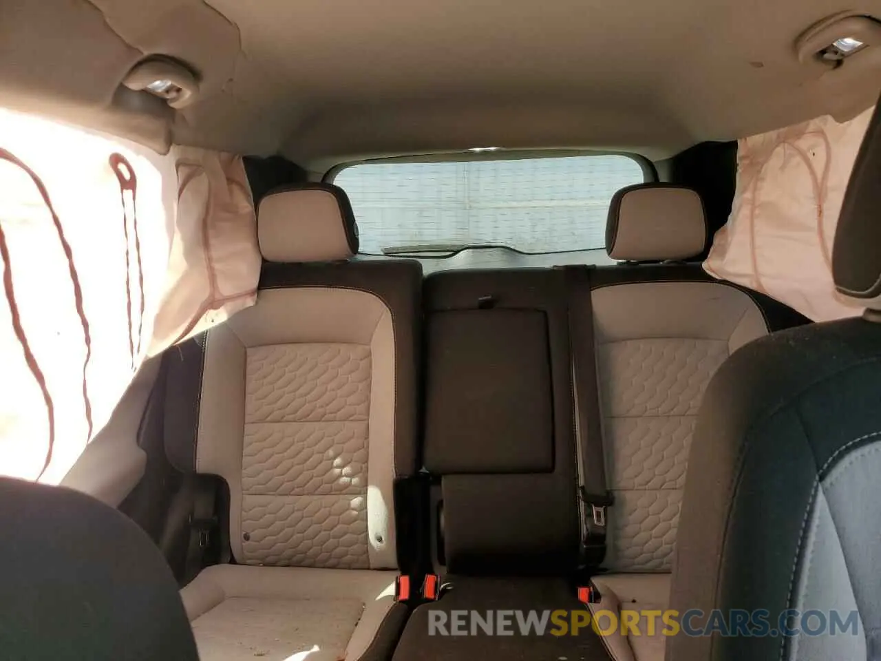 10 Photograph of a damaged car 2GNAXUEV3L6155379 CHEVROLET EQUINOX 2020