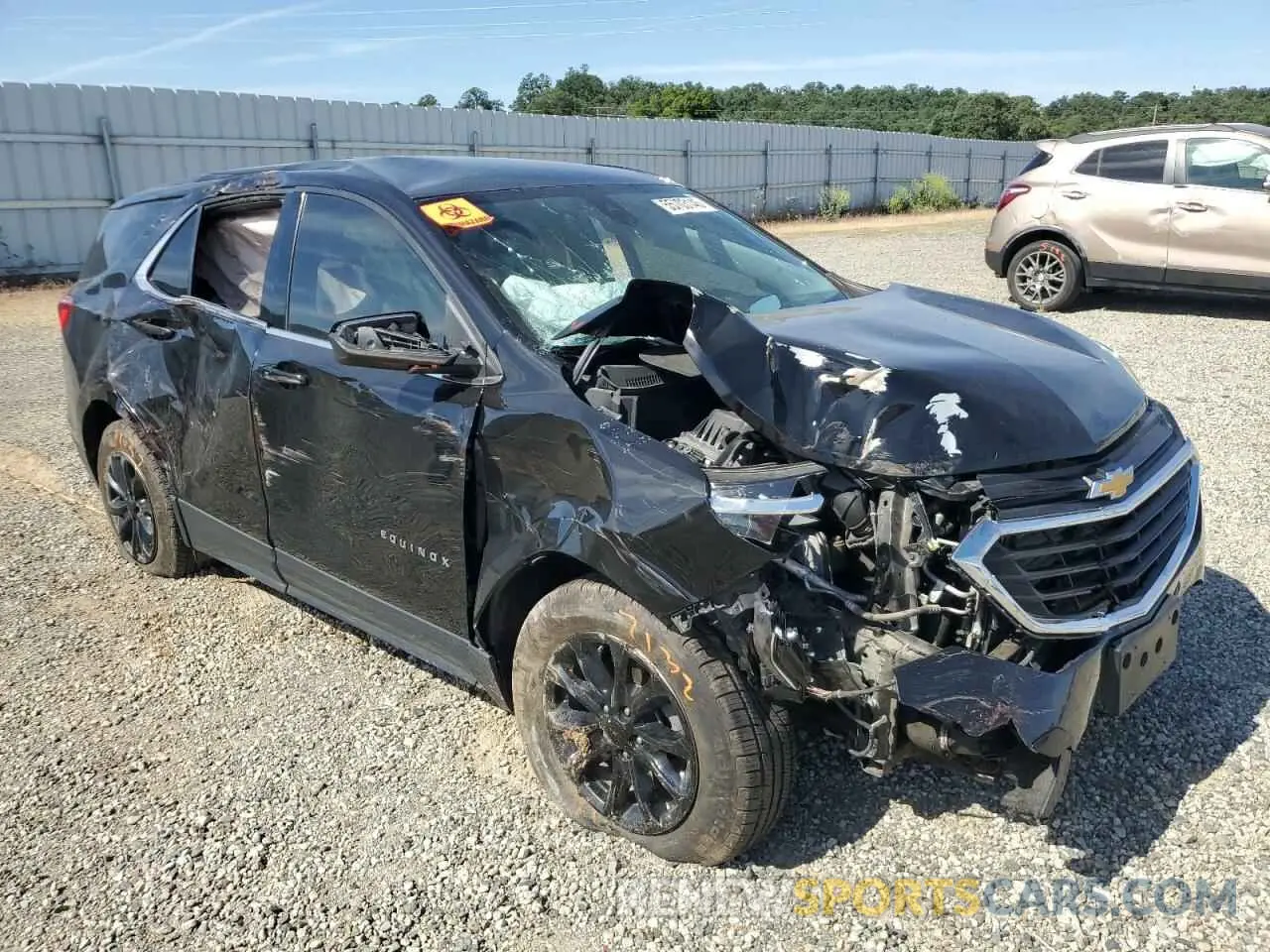 4 Photograph of a damaged car 2GNAXUEV3L6155379 CHEVROLET EQUINOX 2020