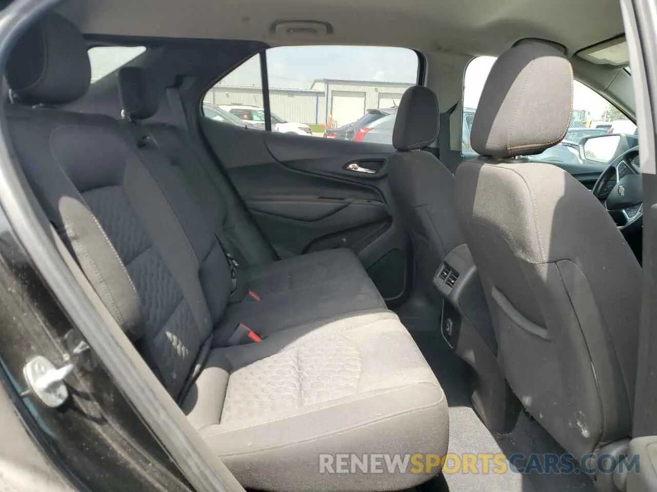 10 Photograph of a damaged car 2GNAXUEV3L6170240 CHEVROLET EQUINOX 2020