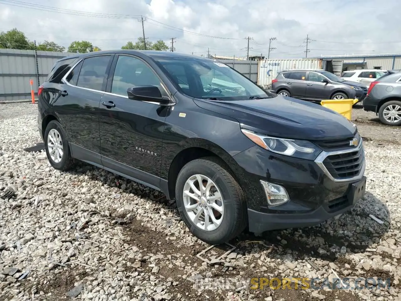 4 Photograph of a damaged car 2GNAXUEV3L6170240 CHEVROLET EQUINOX 2020