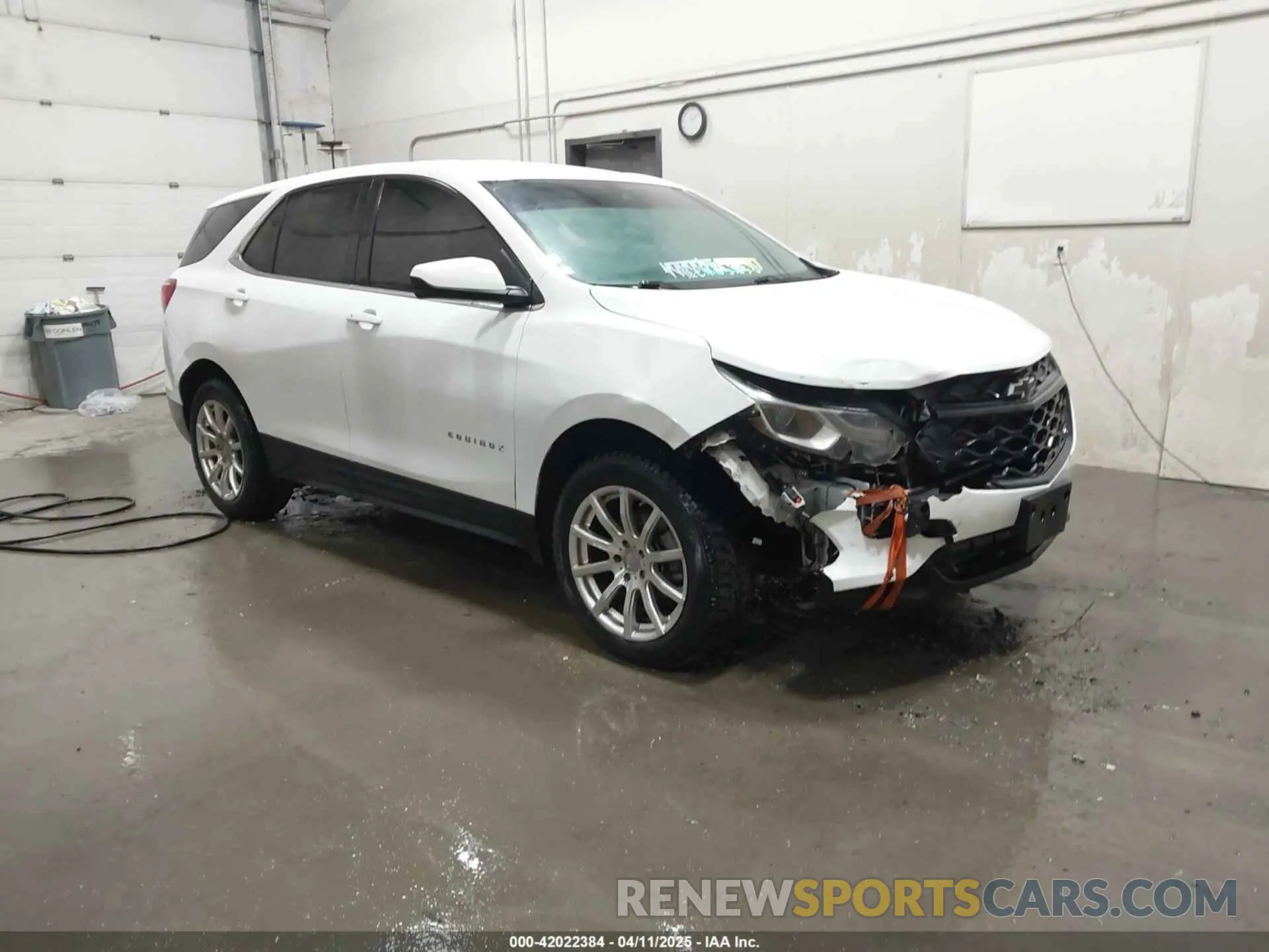 1 Photograph of a damaged car 2GNAXUEV3L6236561 CHEVROLET EQUINOX 2020