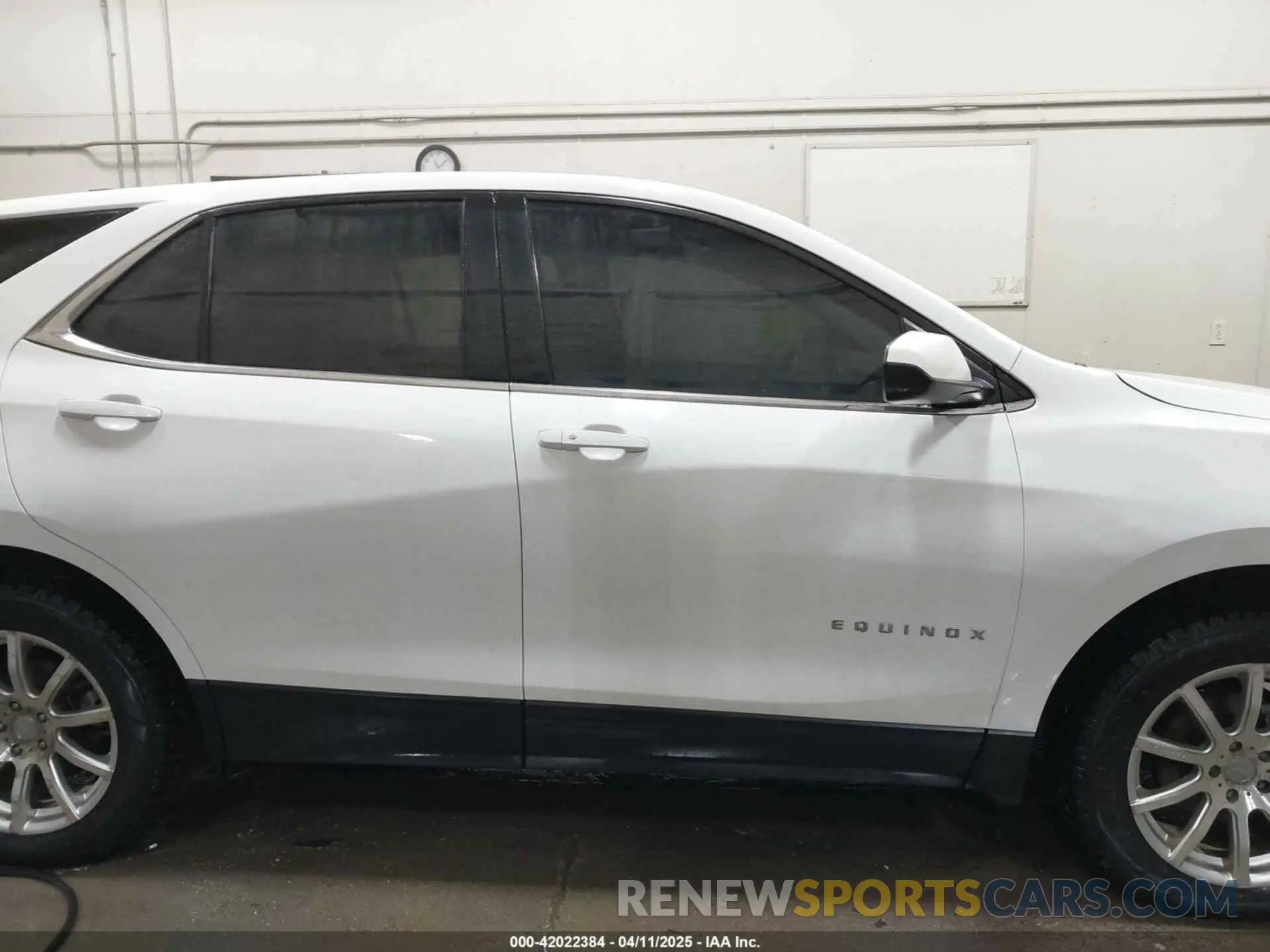 13 Photograph of a damaged car 2GNAXUEV3L6236561 CHEVROLET EQUINOX 2020