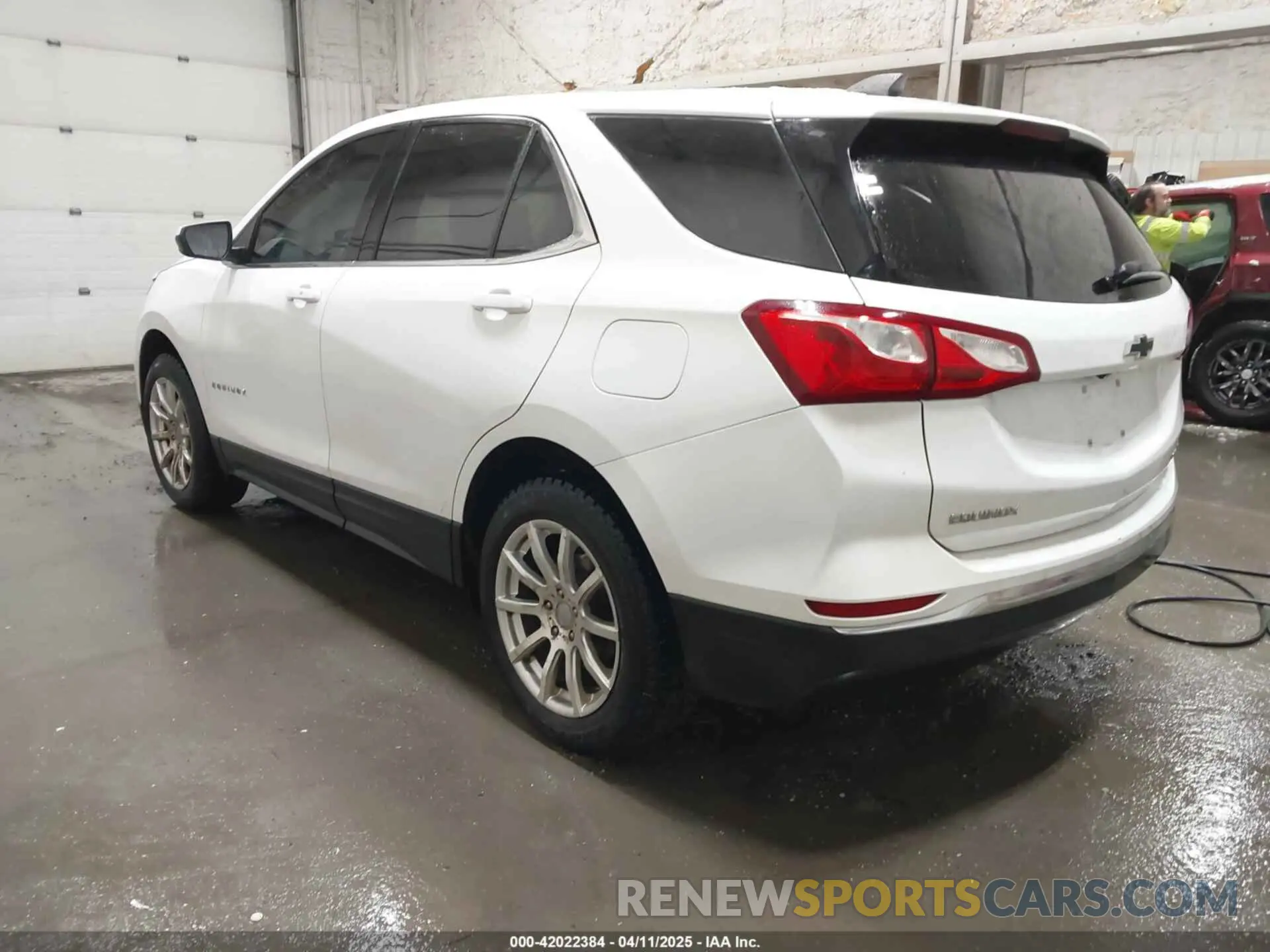 3 Photograph of a damaged car 2GNAXUEV3L6236561 CHEVROLET EQUINOX 2020
