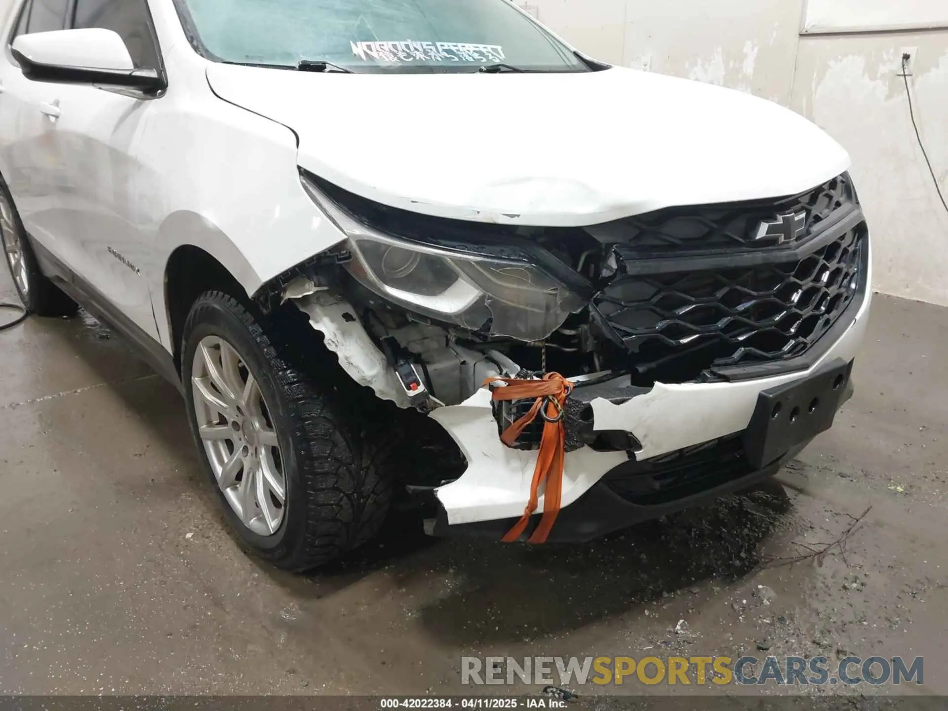6 Photograph of a damaged car 2GNAXUEV3L6236561 CHEVROLET EQUINOX 2020